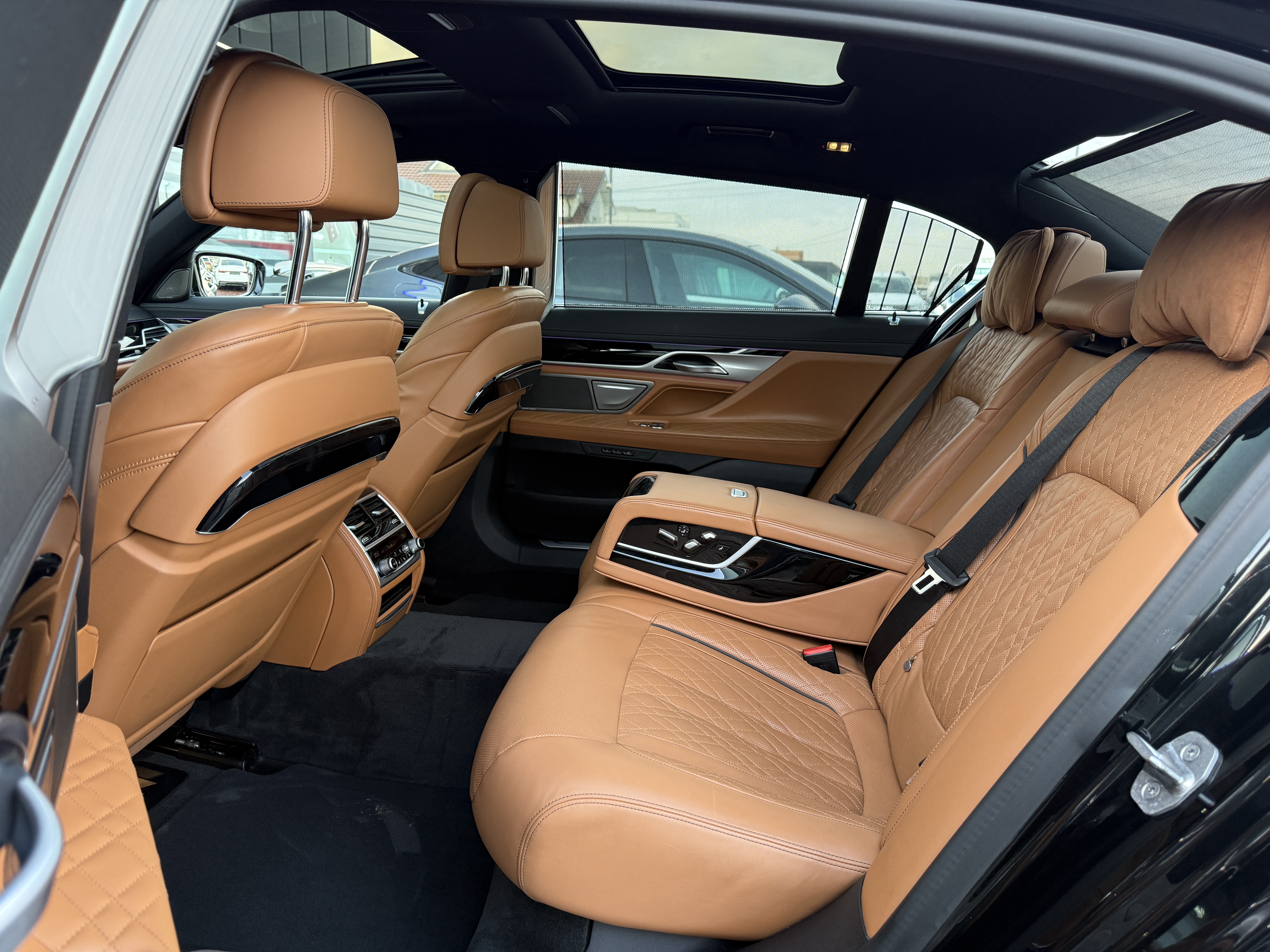 
								BMW 740Ld full									