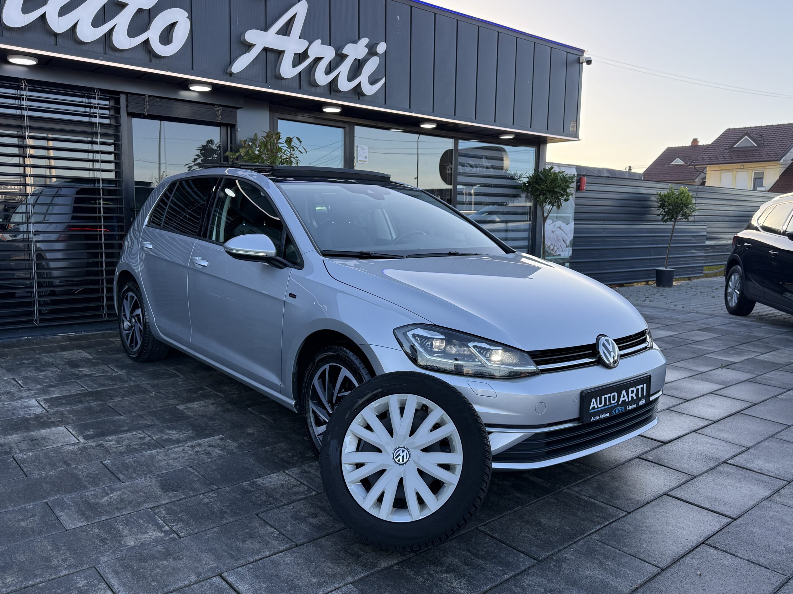 
								VW Golf 7.5 1.6tdi full									