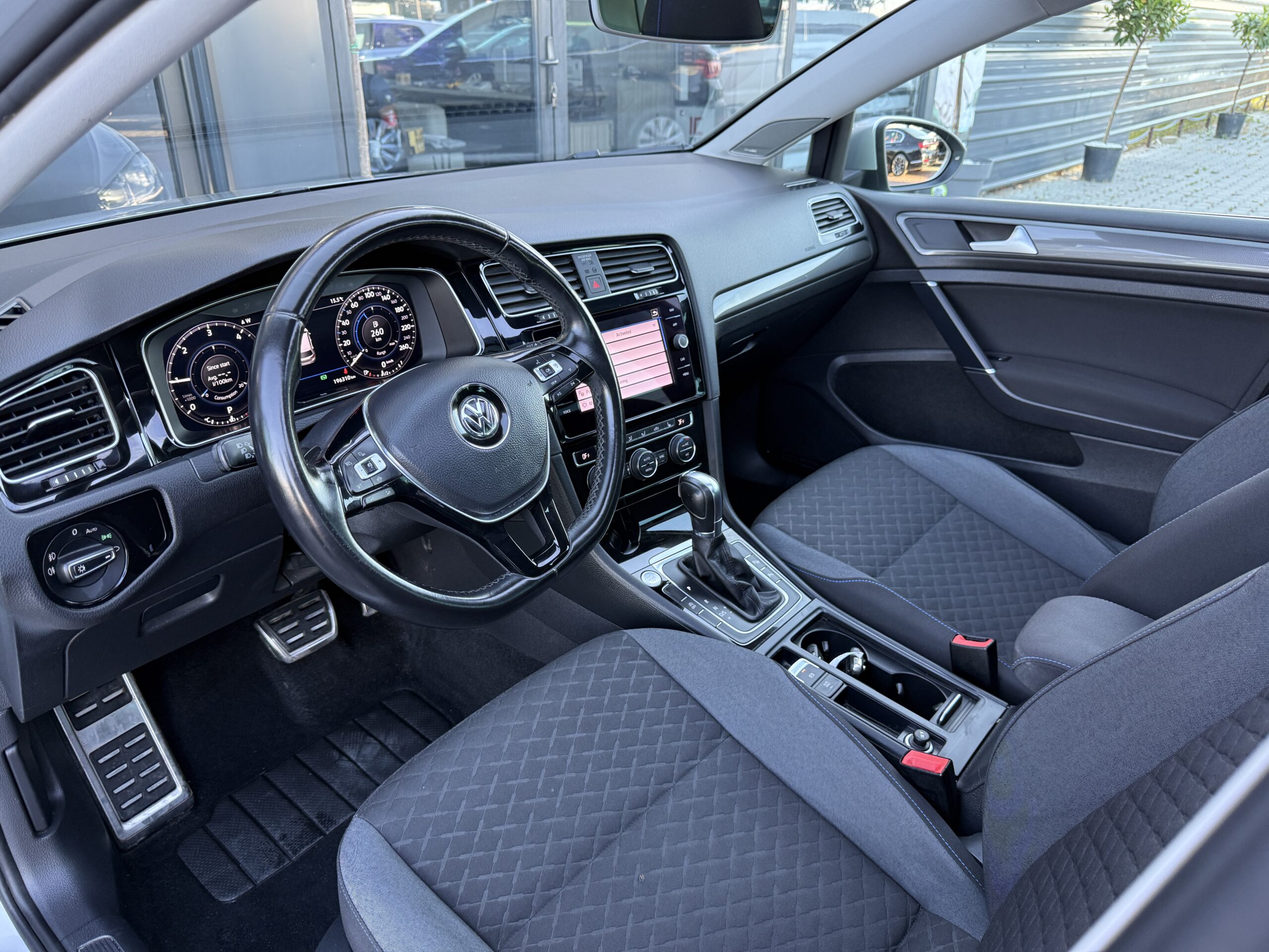 
								VW Golf 7.5 1.6tdi full									