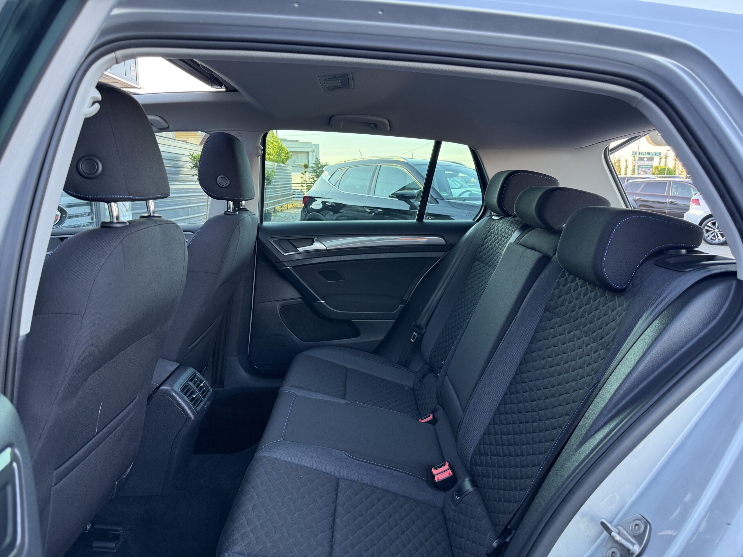
								VW Golf 7.5 1.6tdi full									