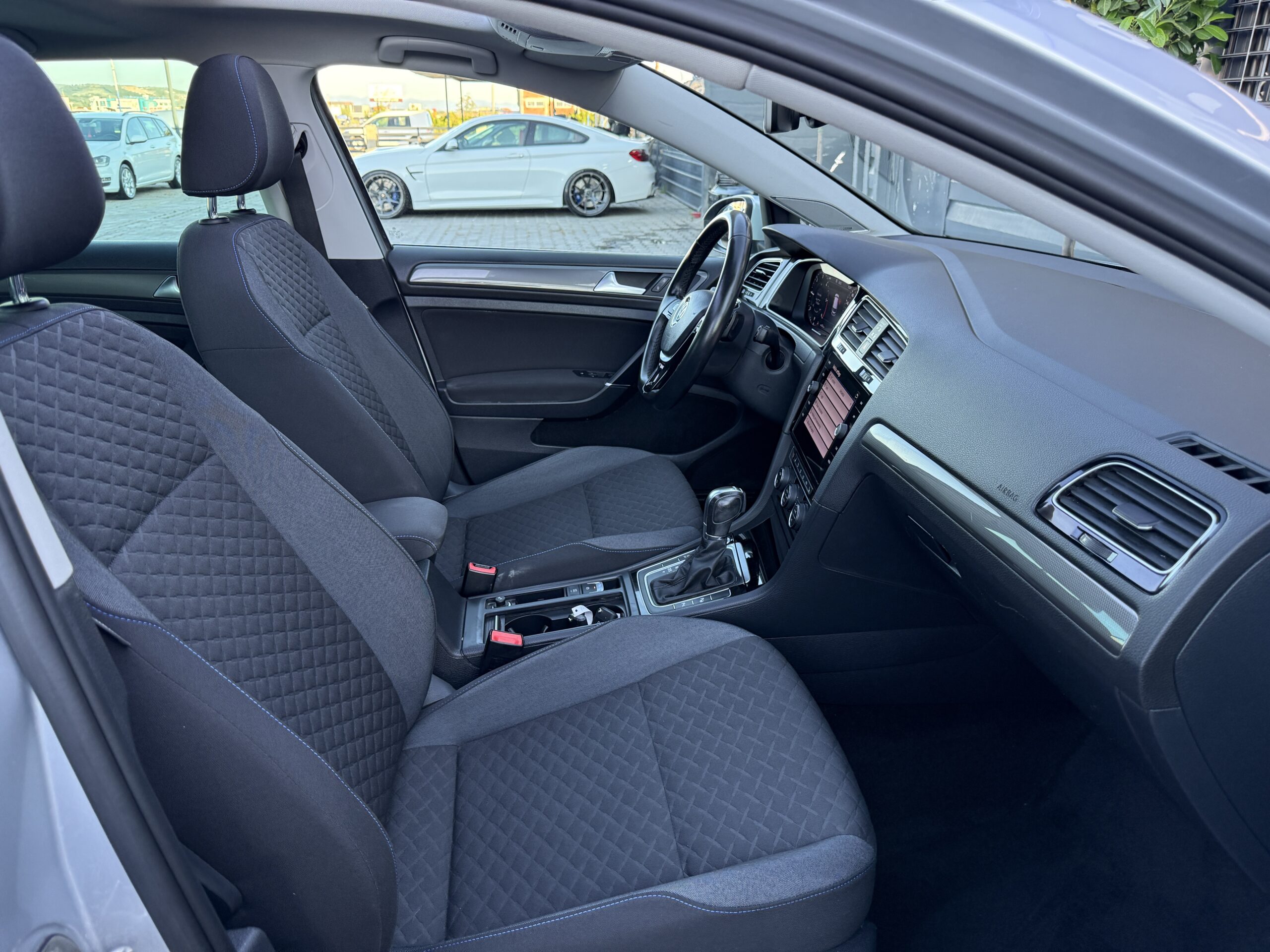 
								VW Golf 7.5 1.6tdi full									