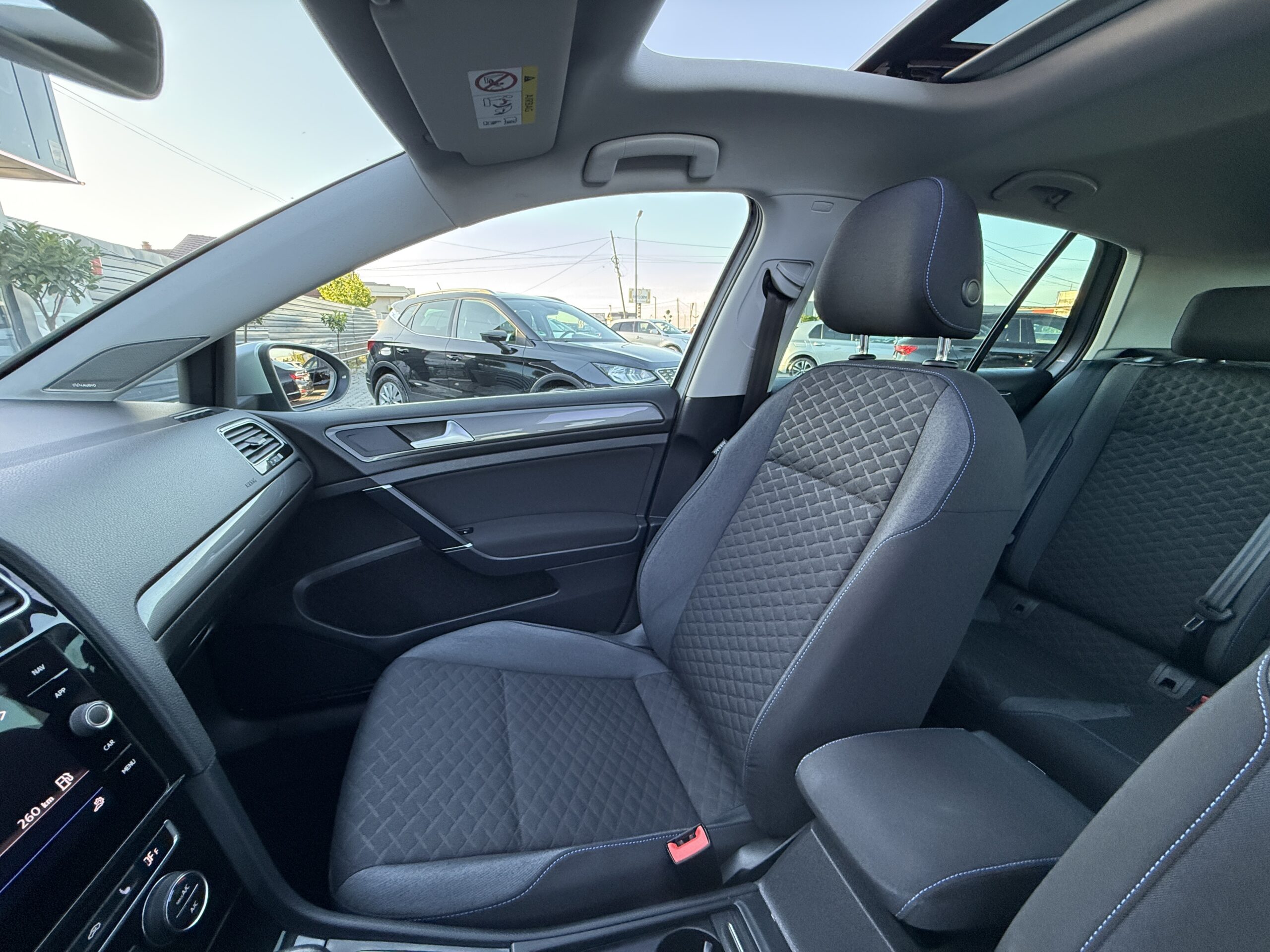 
								VW Golf 7.5 1.6tdi full									
