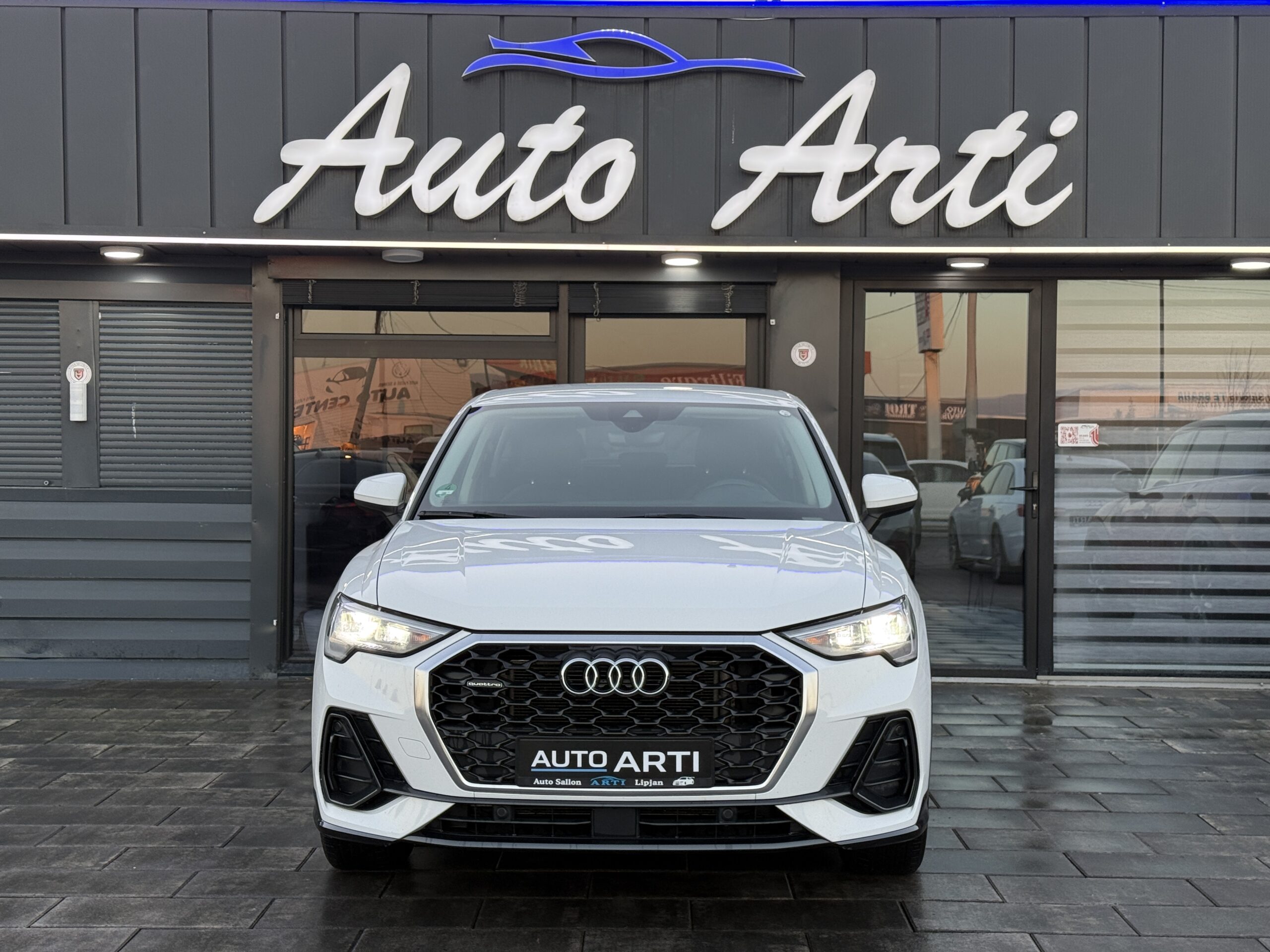 
								Audi Q3 40tdi full									