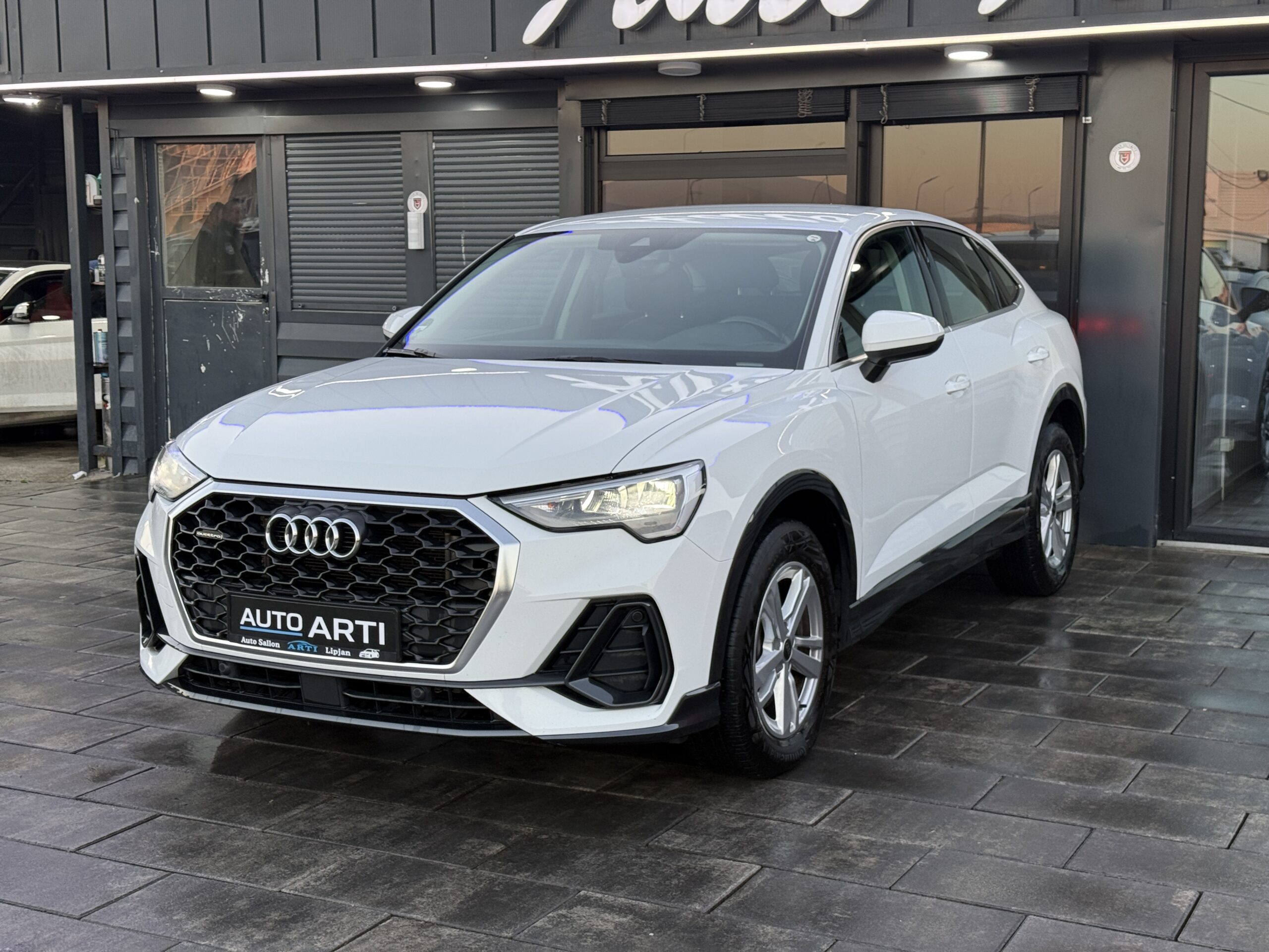
								Audi Q3 40tdi full									