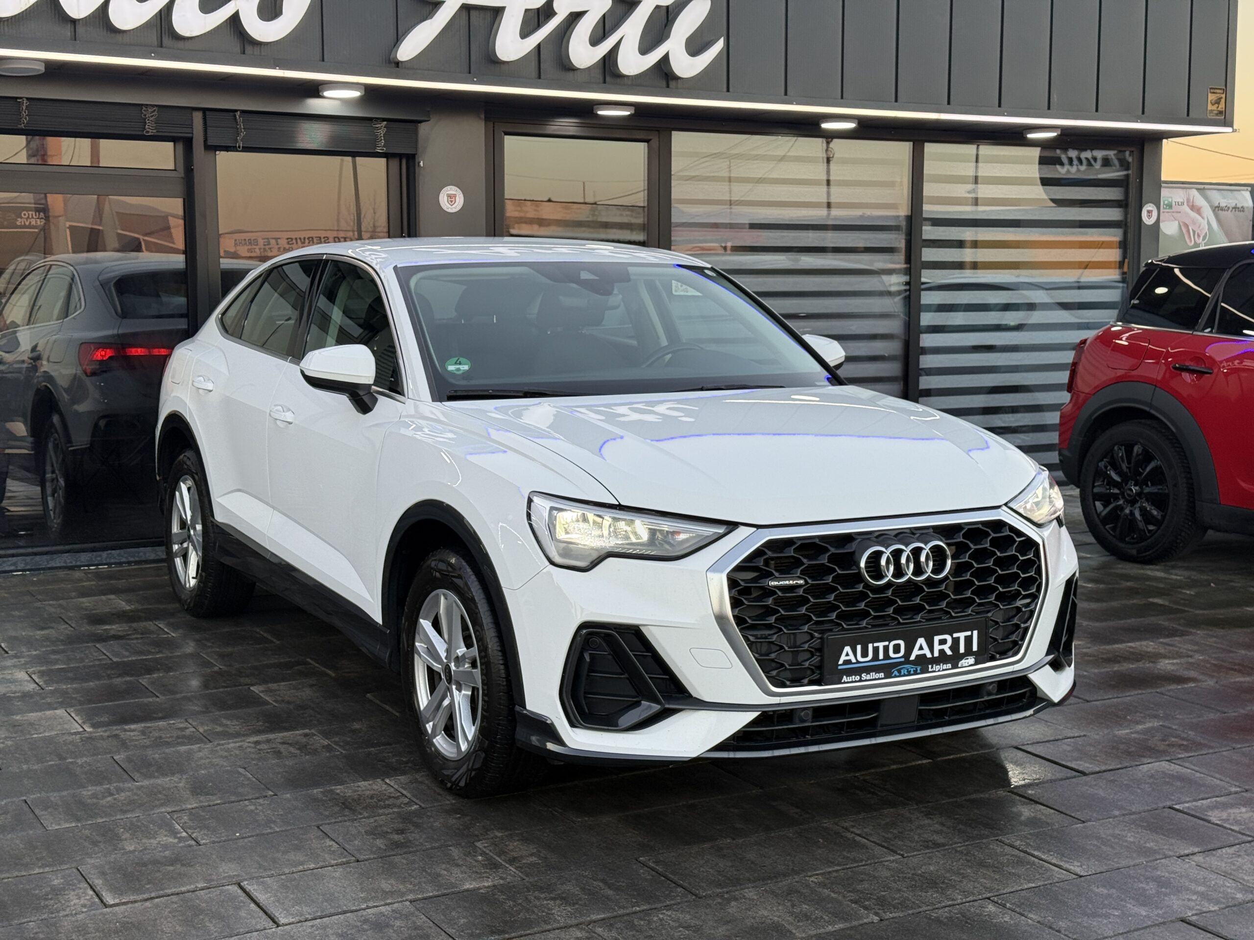 
								Audi Q3 40tdi full									