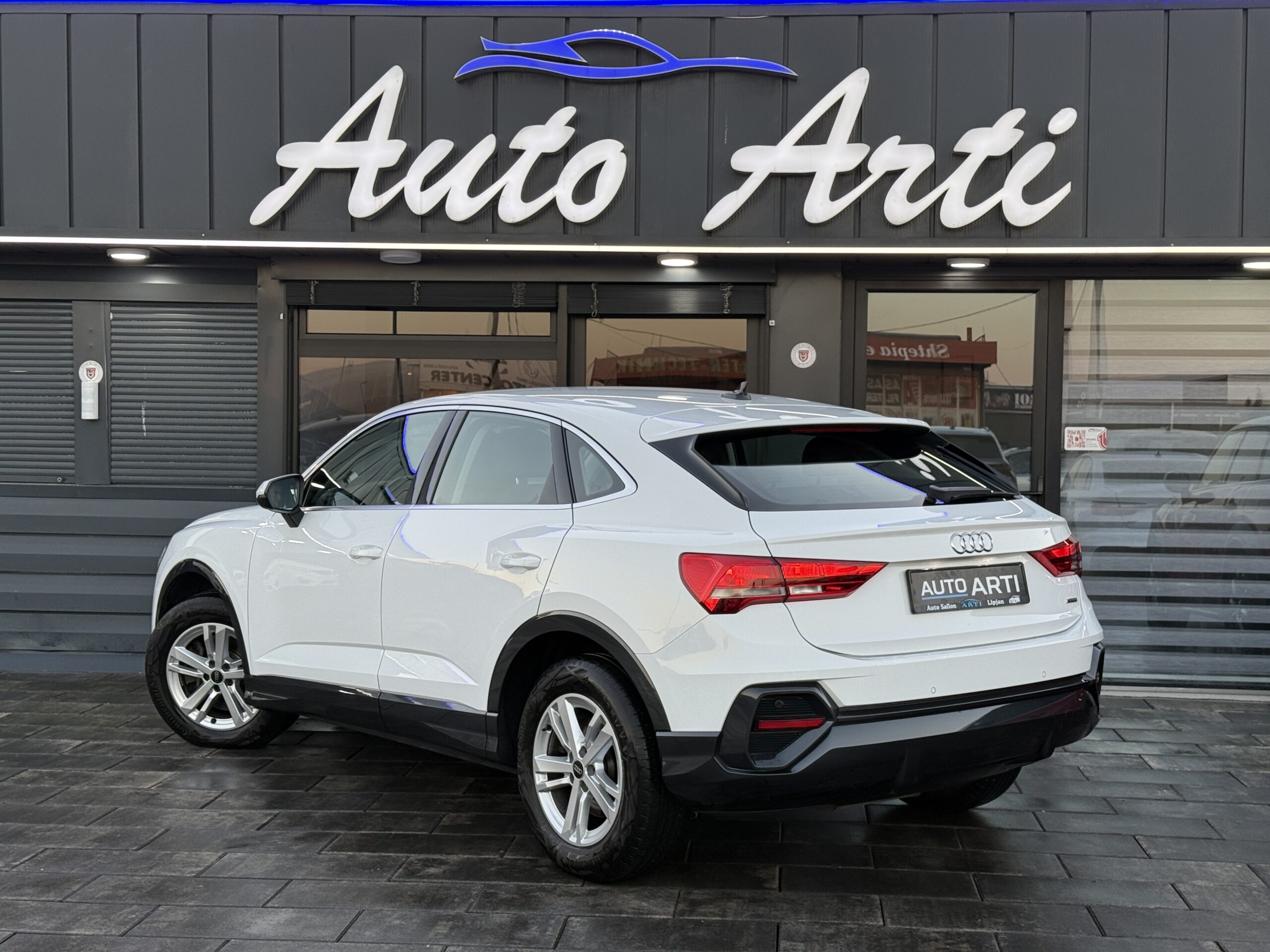 
								Audi Q3 40tdi full									