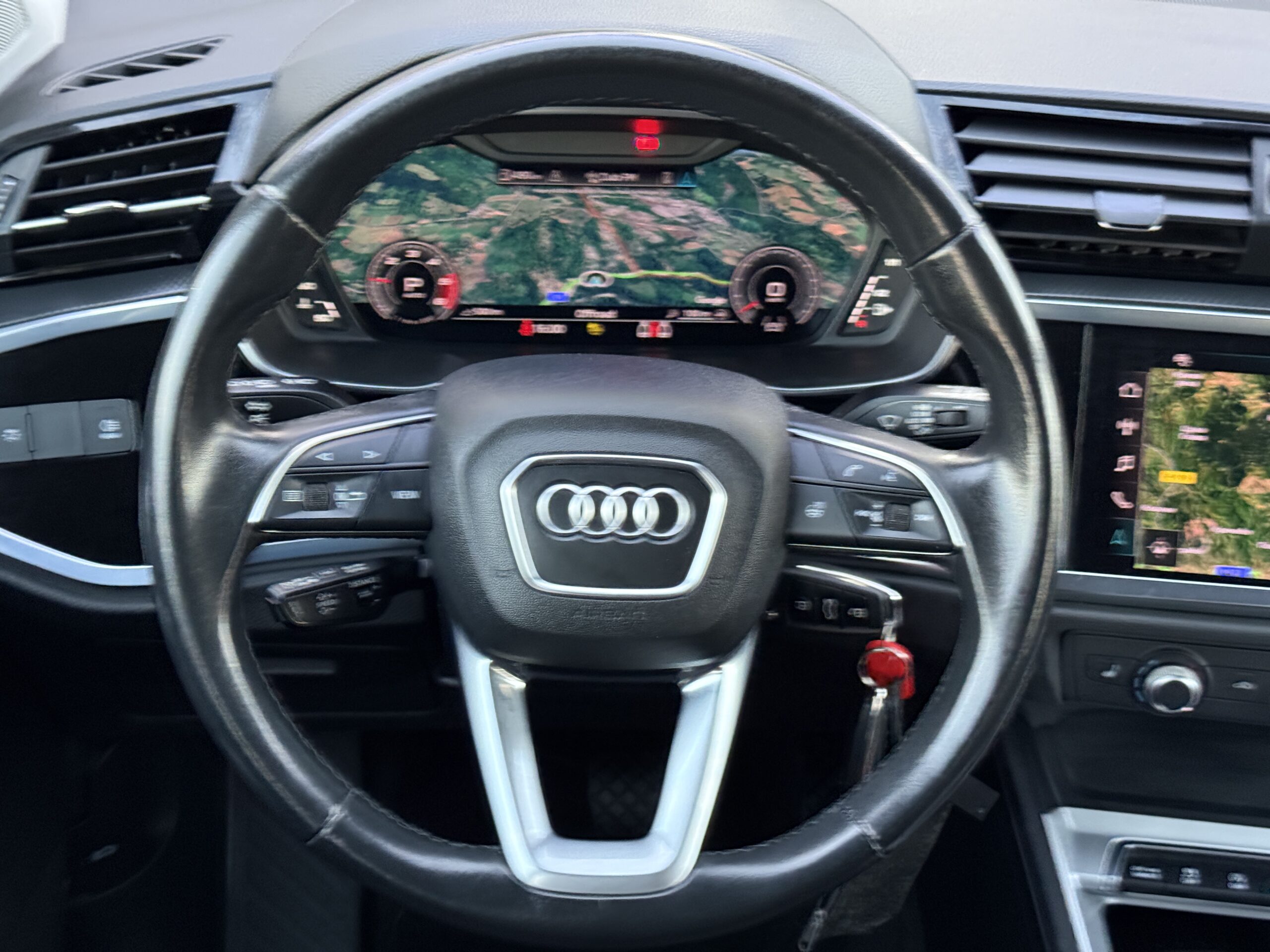 
								Audi Q3 40tdi full									