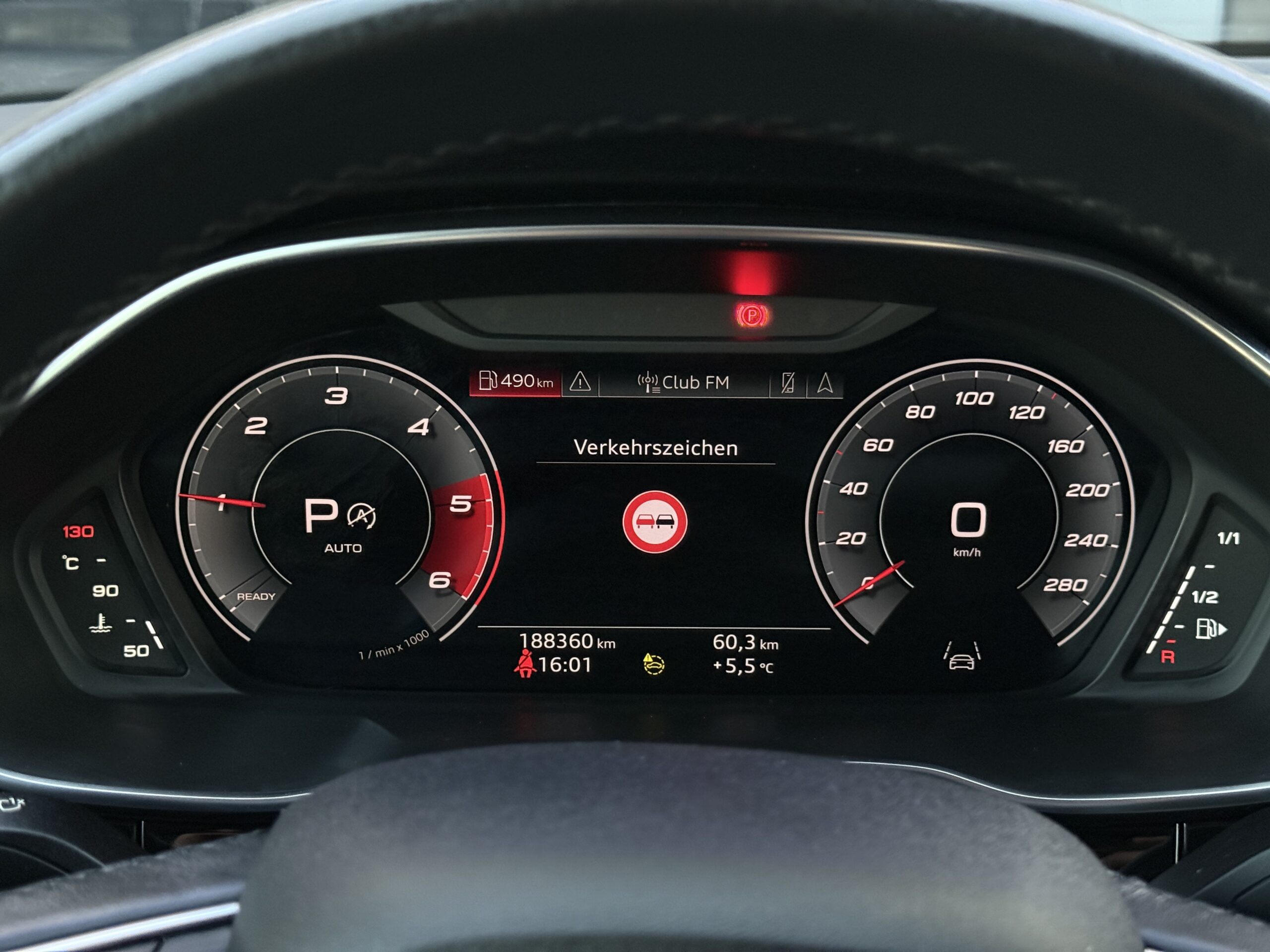 
								Audi Q3 40tdi full									