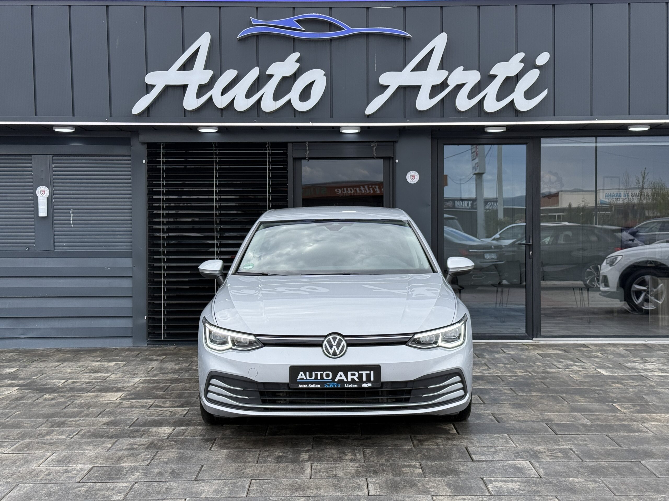 
								VW Golf 8 2.0tdi full									