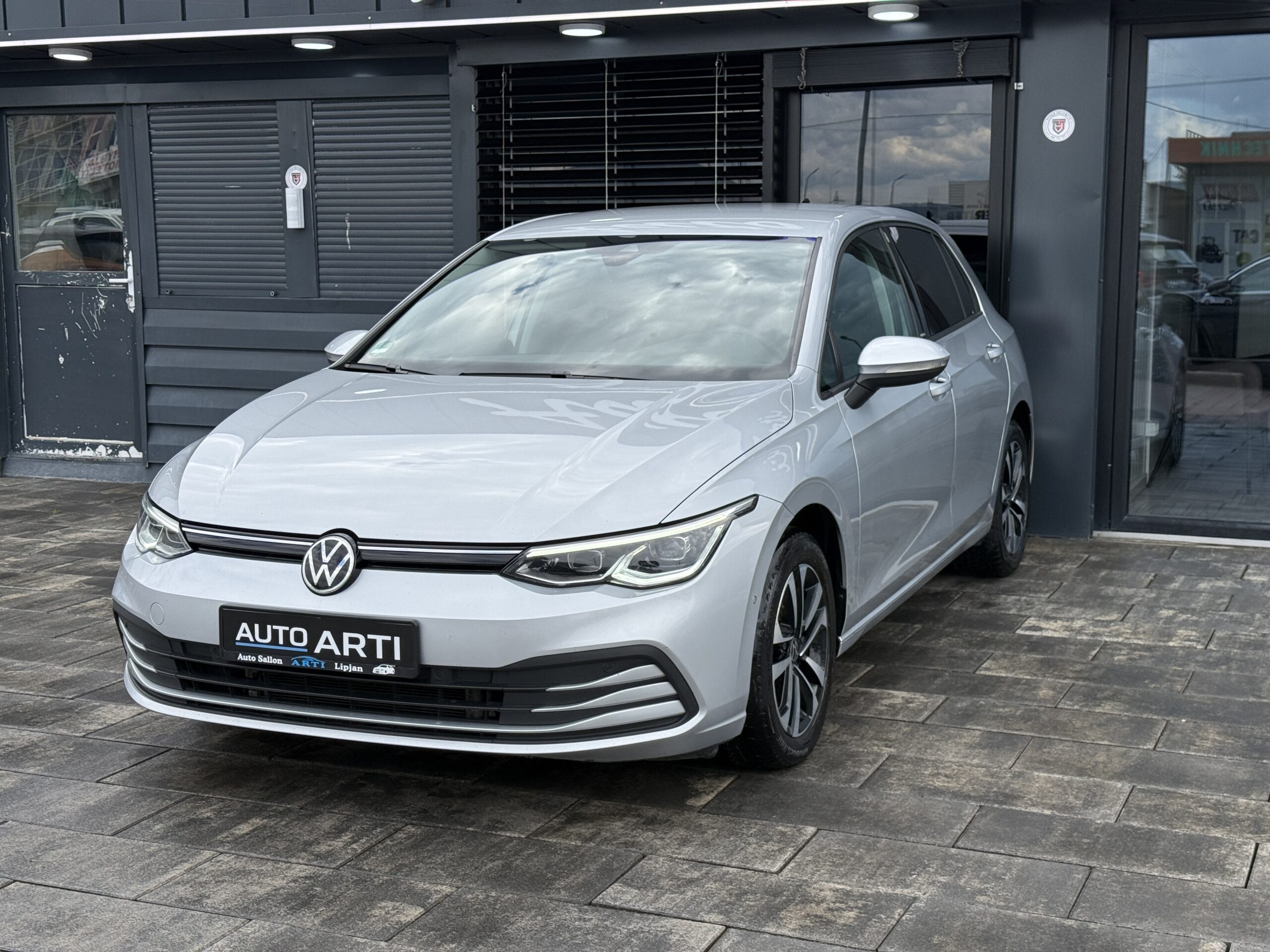 
								VW Golf 8 2.0tdi full									