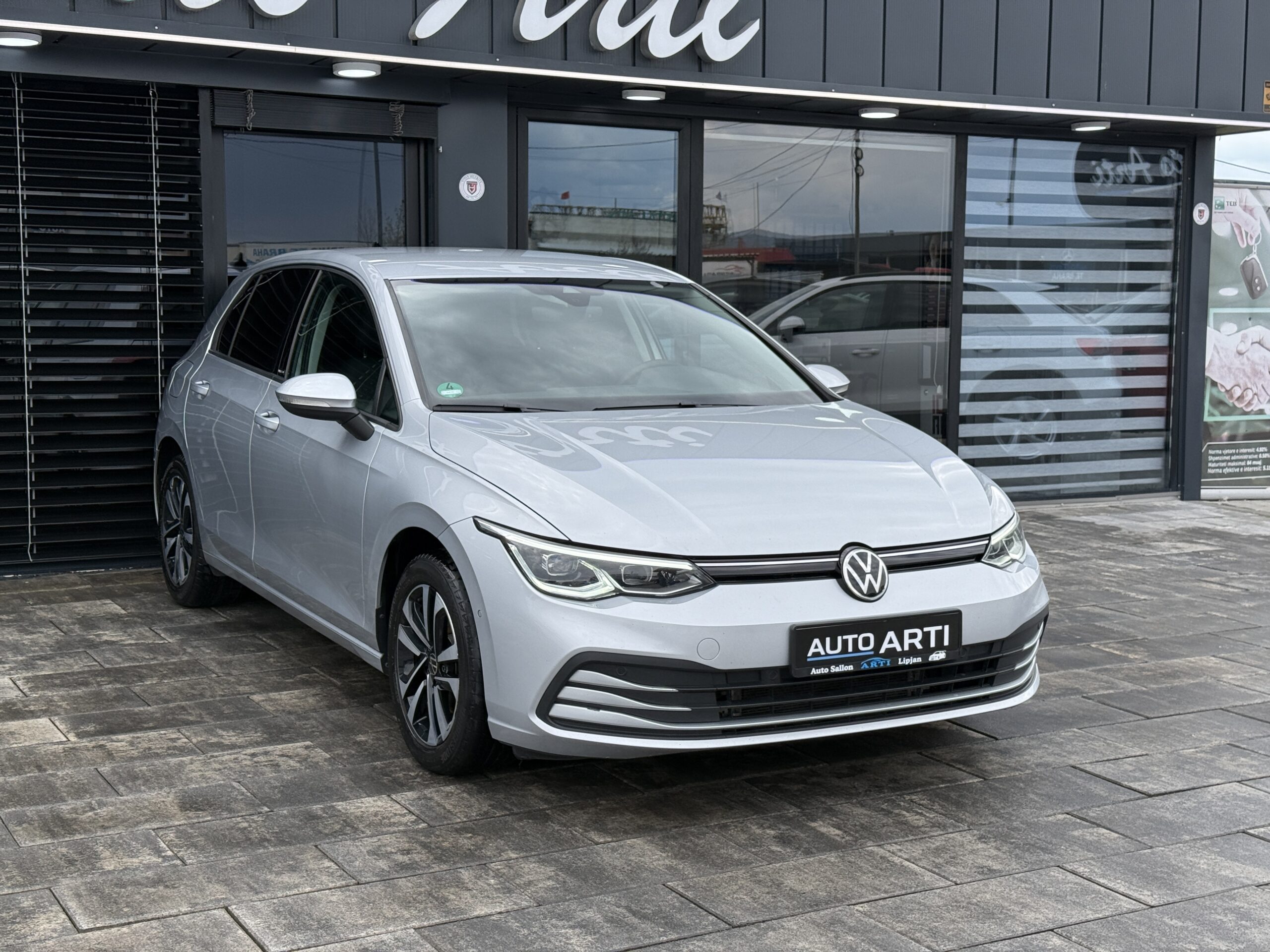 
								VW Golf 8 2.0tdi full									