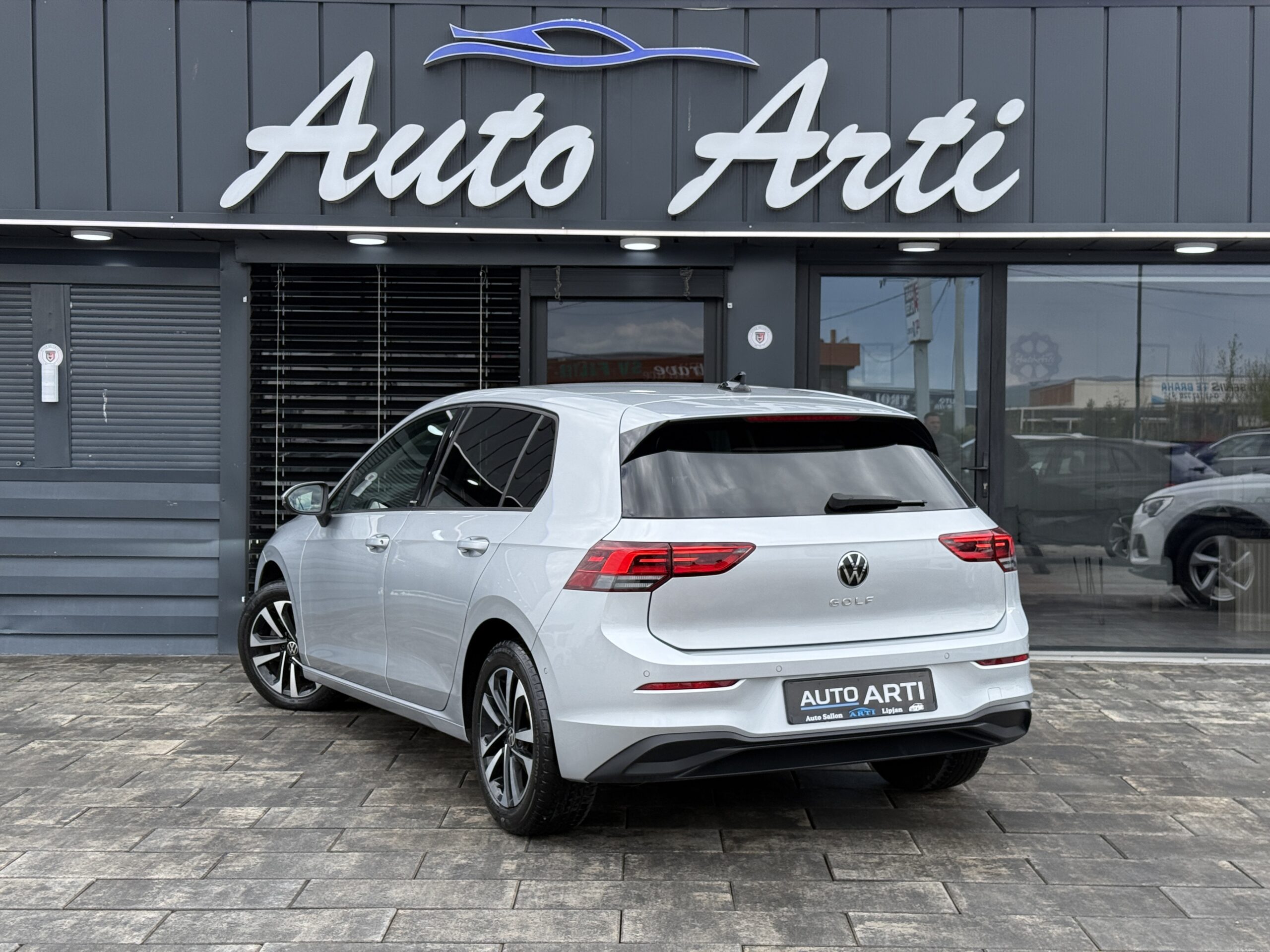 
								VW Golf 8 2.0tdi full									