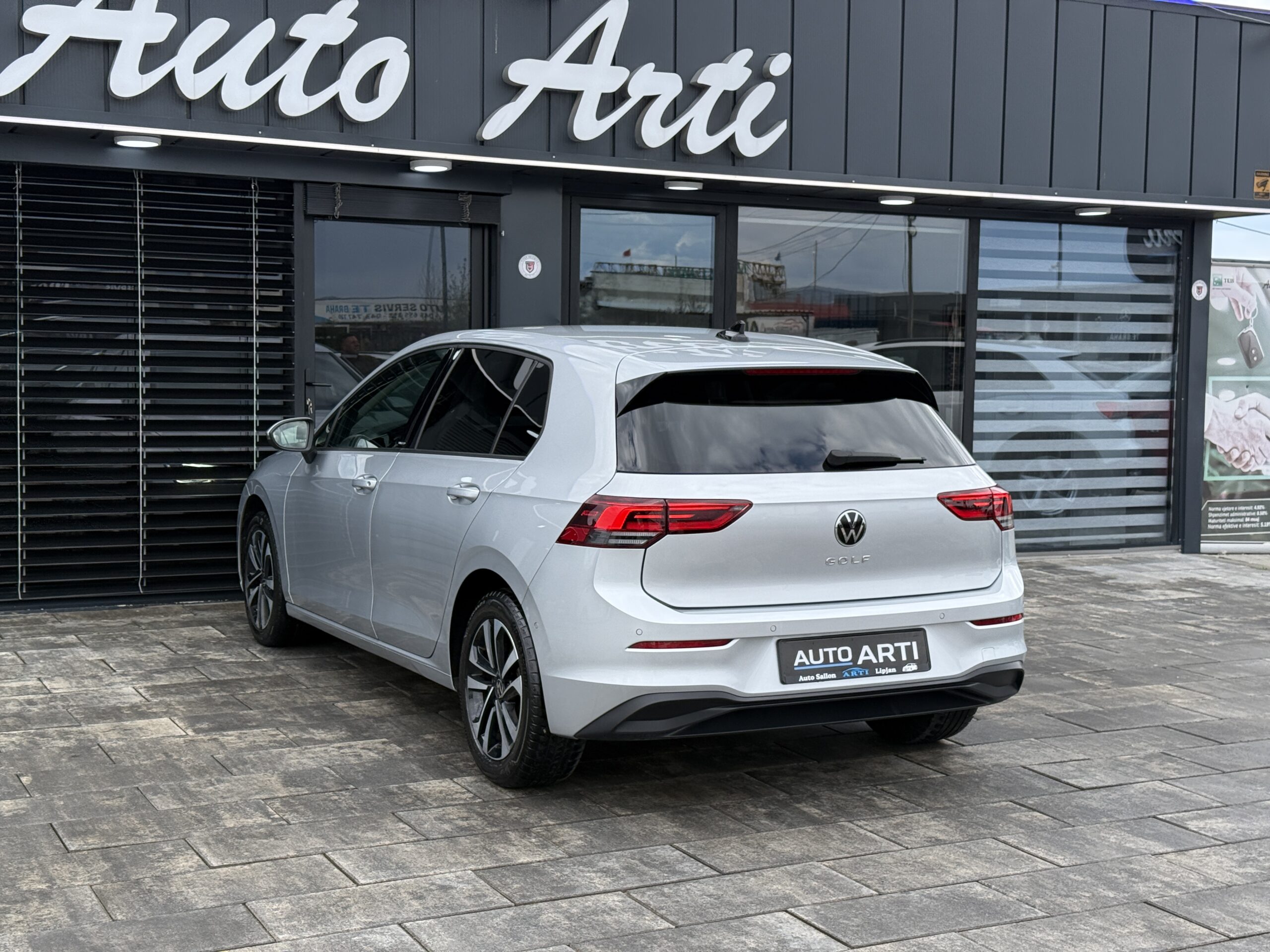 
								VW Golf 8 2.0tdi full									