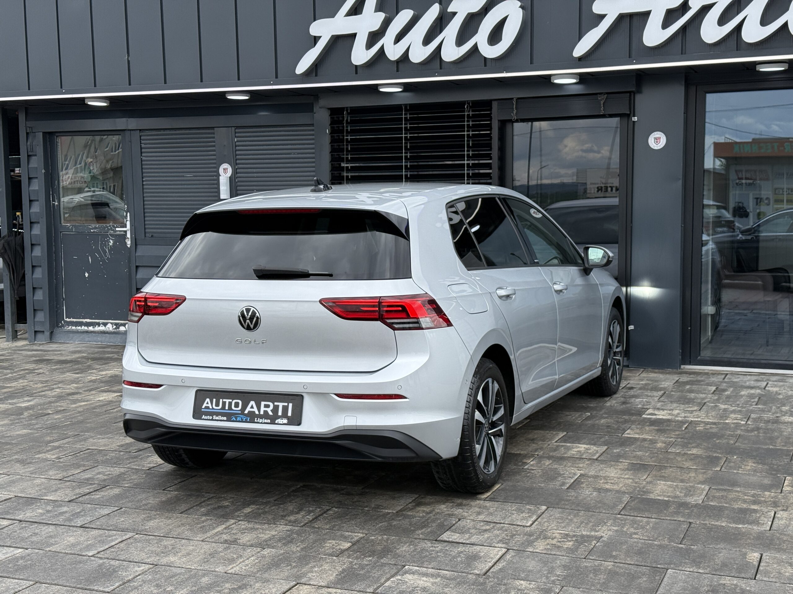 
								VW Golf 8 2.0tdi full									