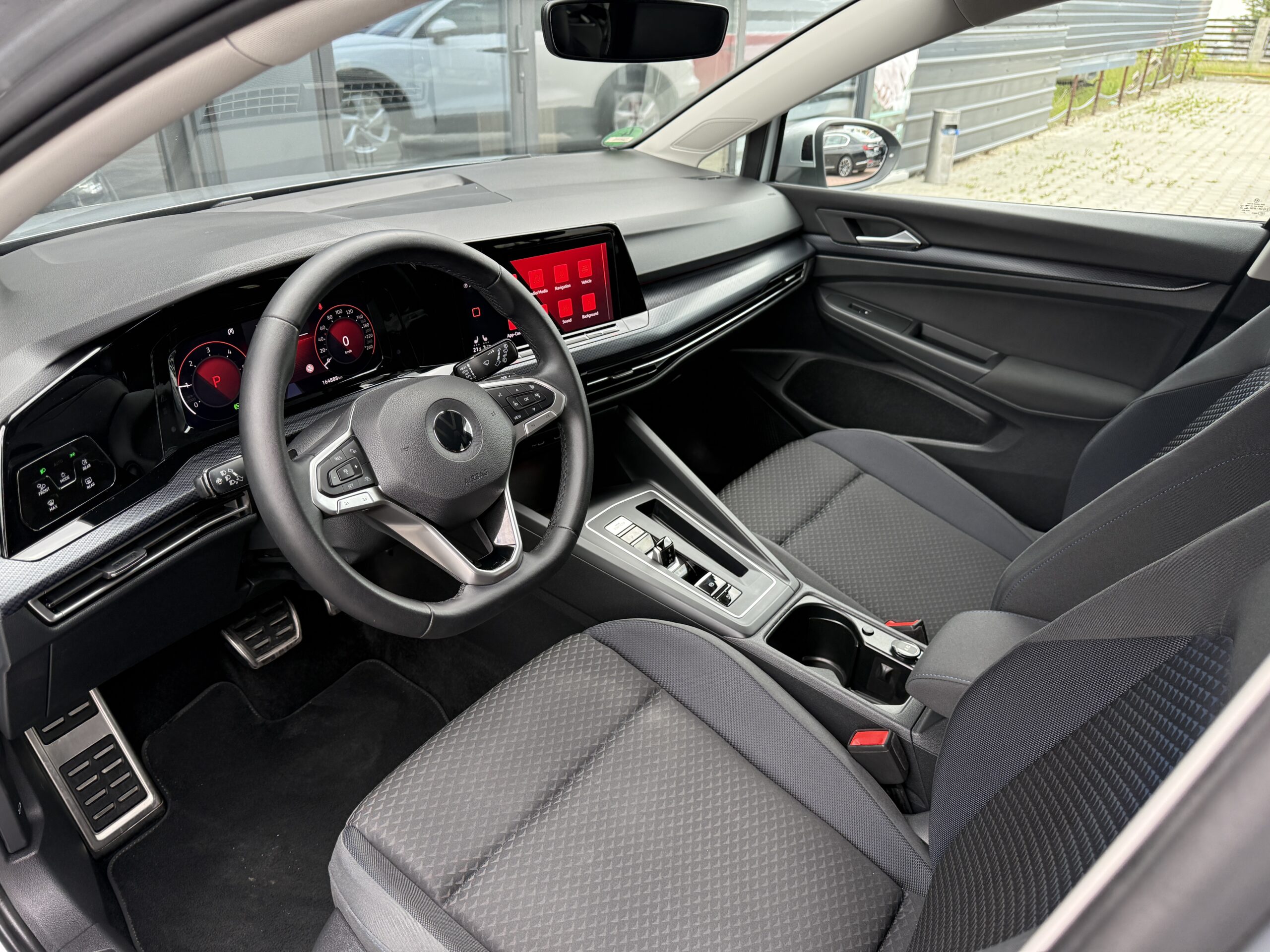 
								VW Golf 8 2.0tdi full									