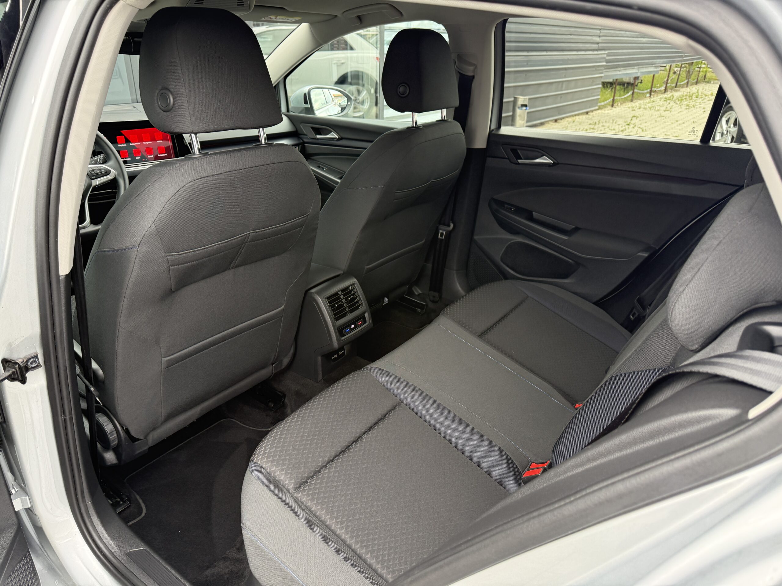 
								VW Golf 8 2.0tdi full									