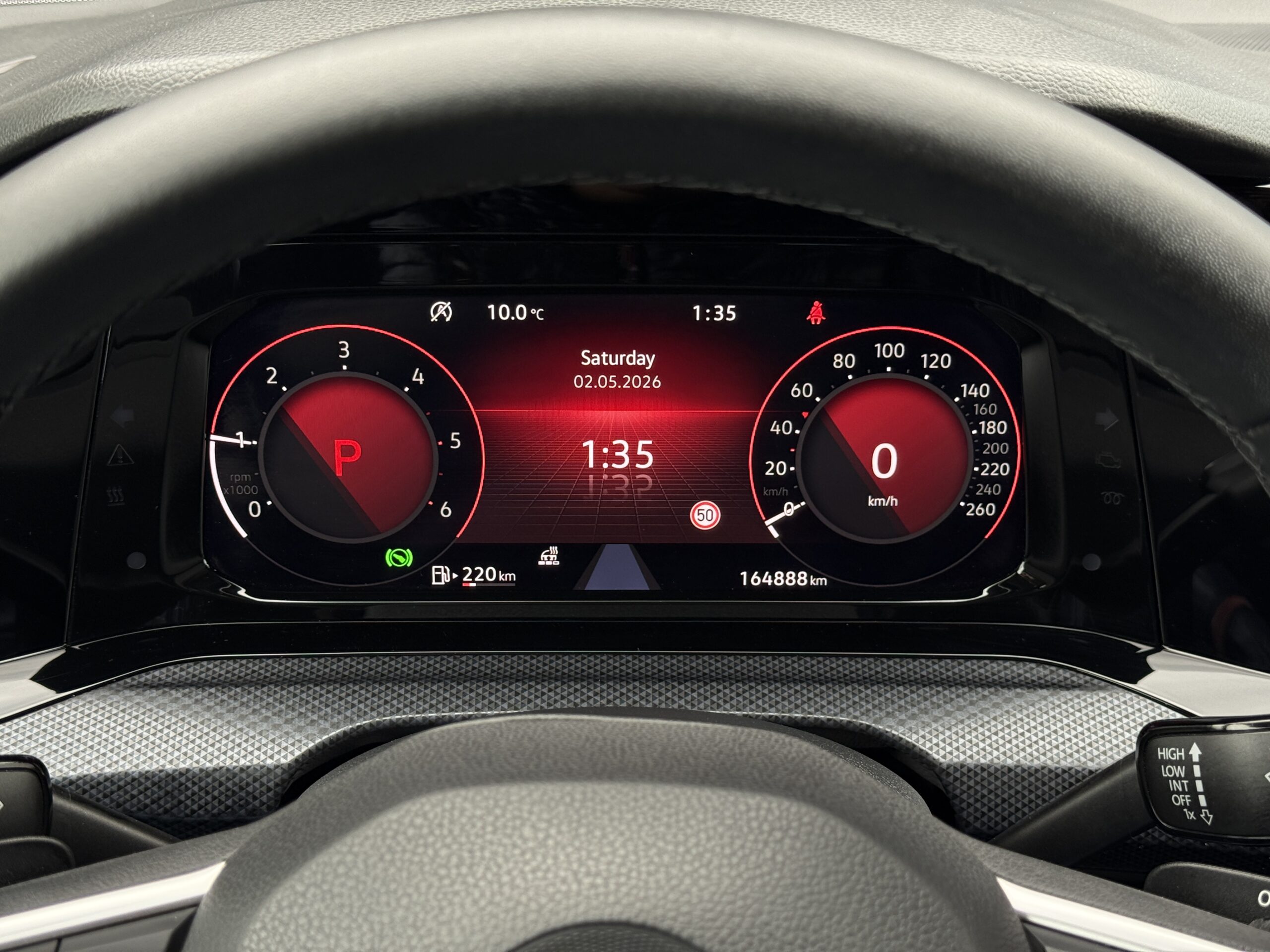 
								VW Golf 8 2.0tdi full									
