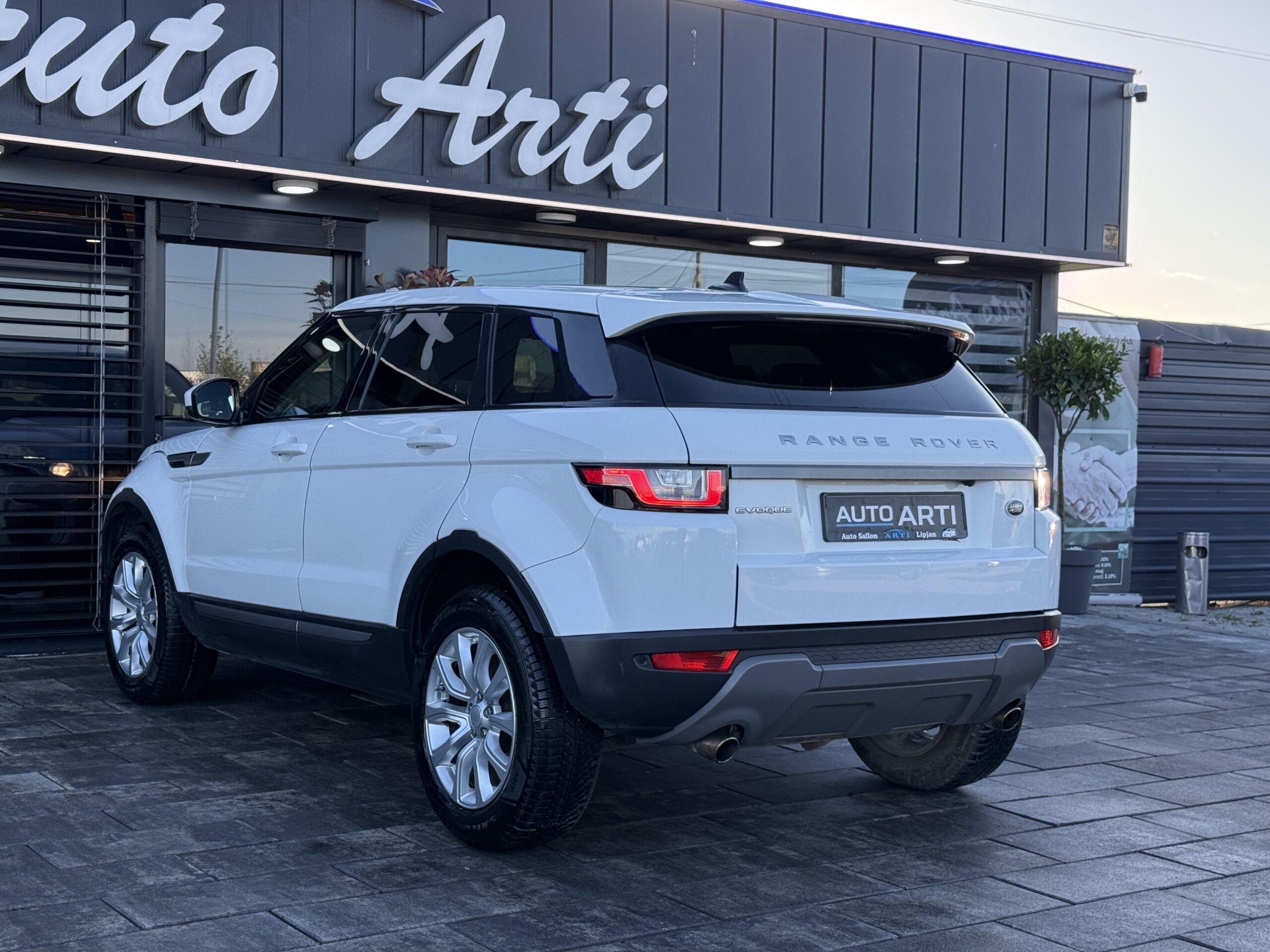 
								Land Rover Evoque 2.0d full									
