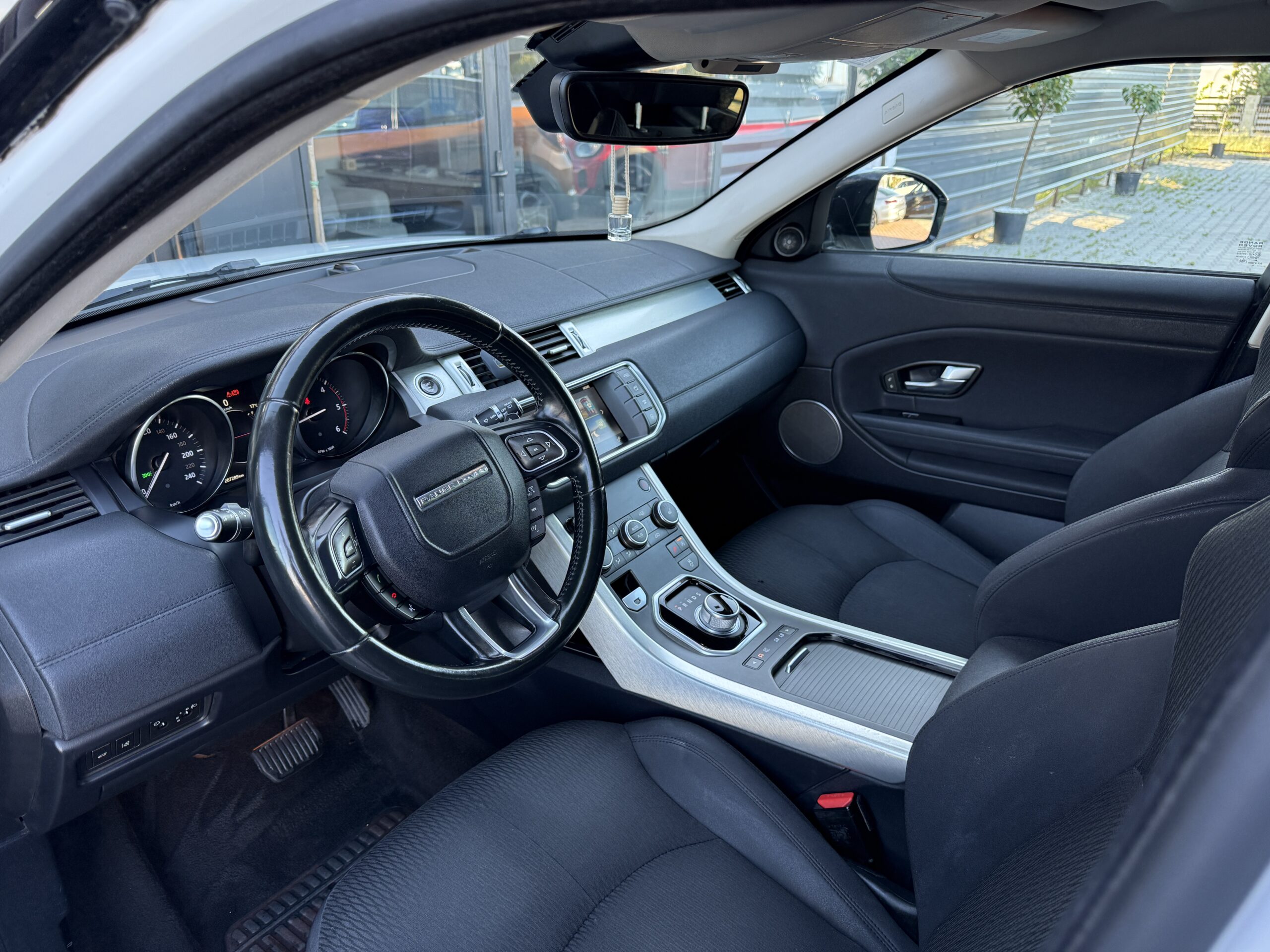 
								Land Rover Evoque 2.0d full									