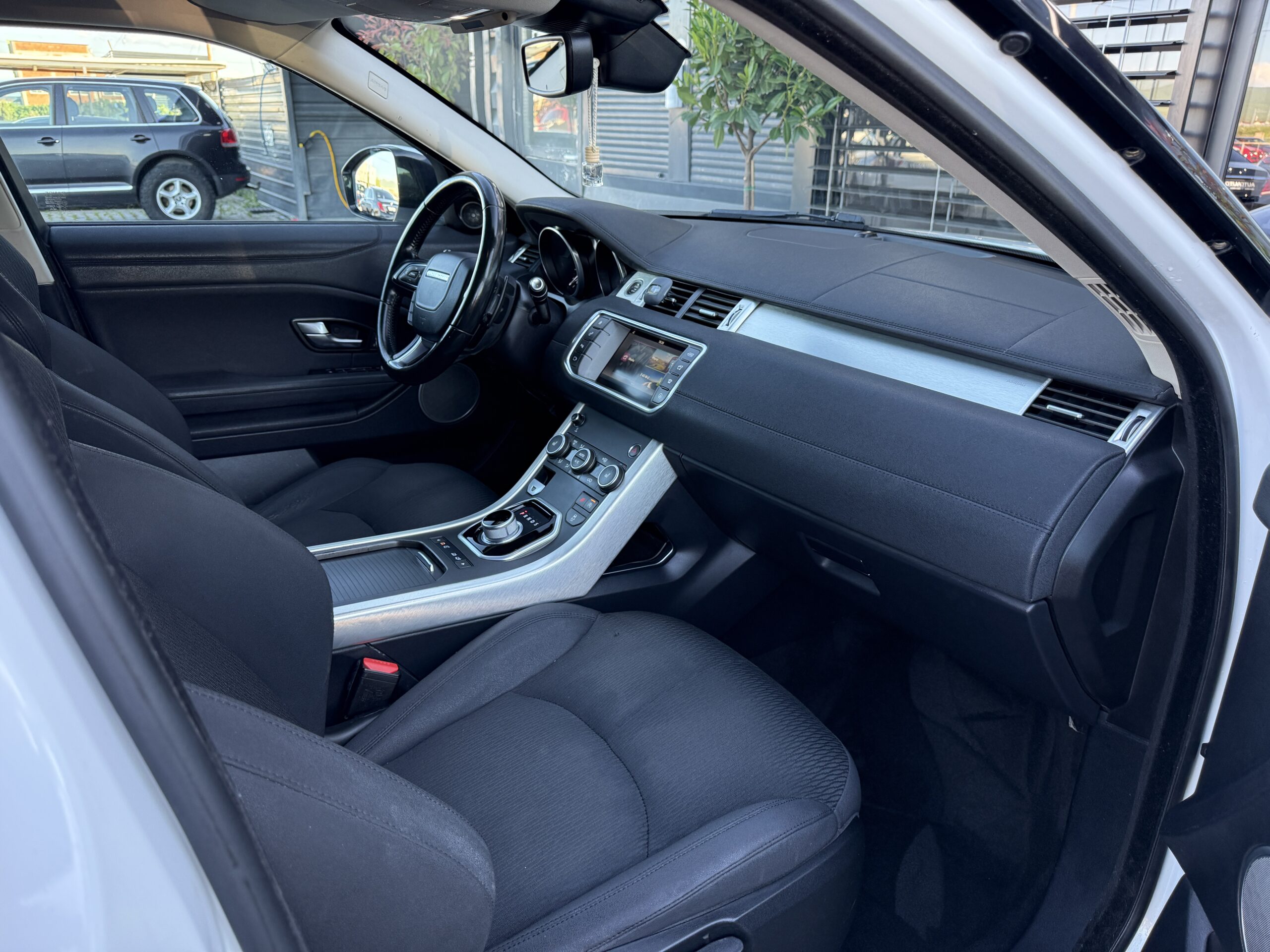 
								Land Rover Evoque 2.0d full									