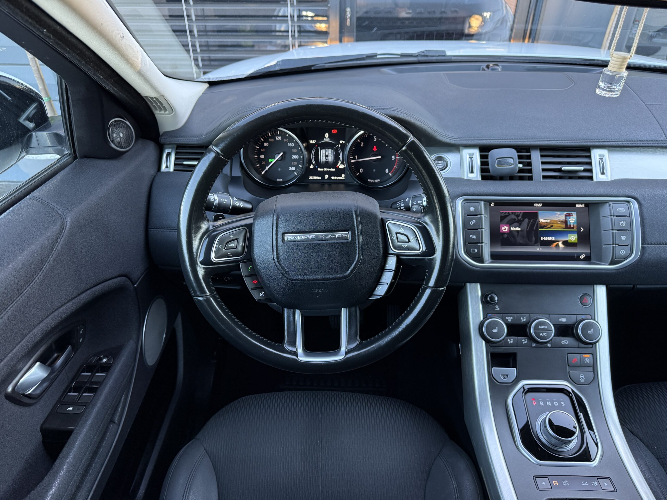 
								Land Rover Evoque 2.0d full									