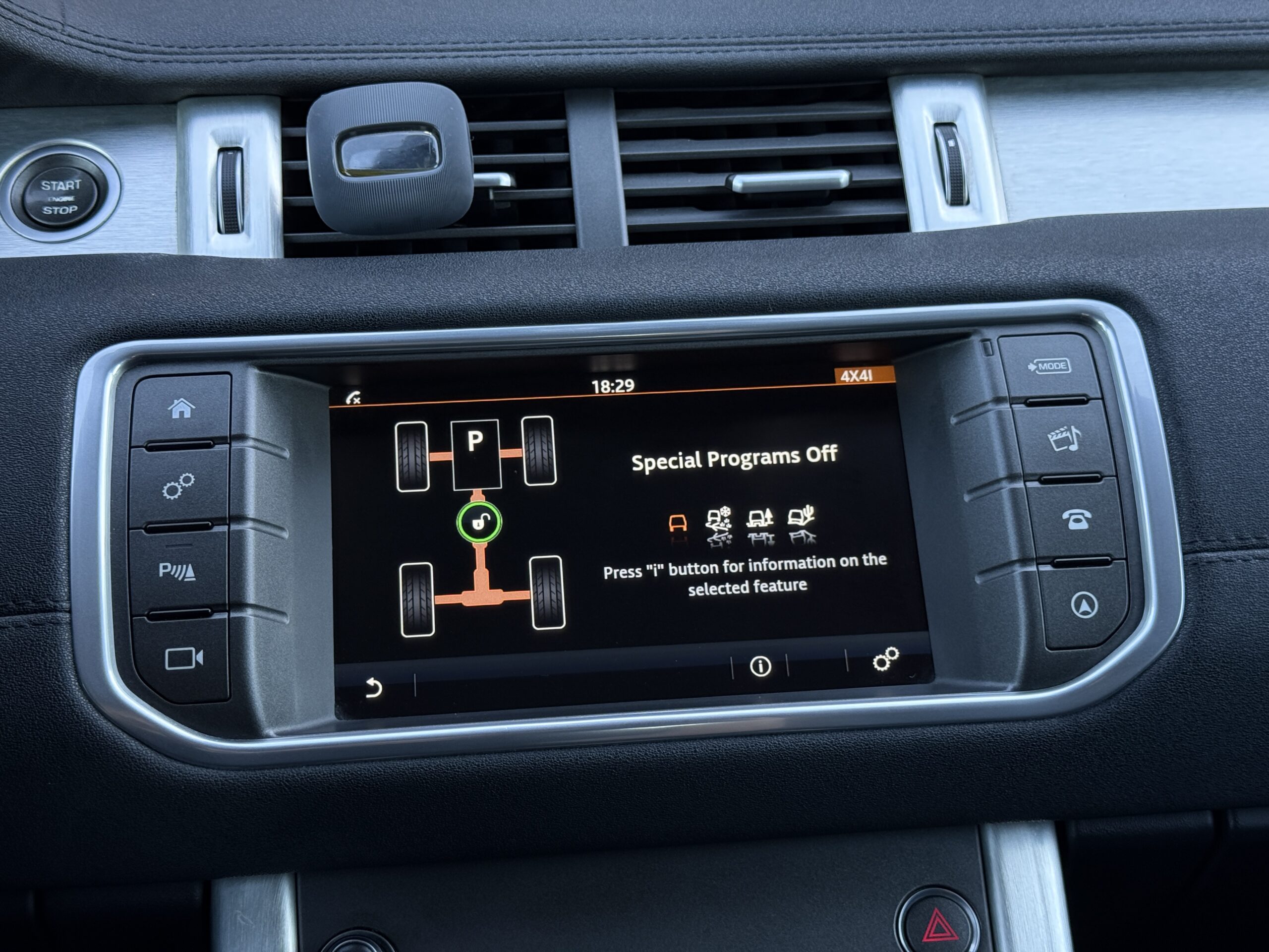 
								Land Rover Evoque 2.0d full									