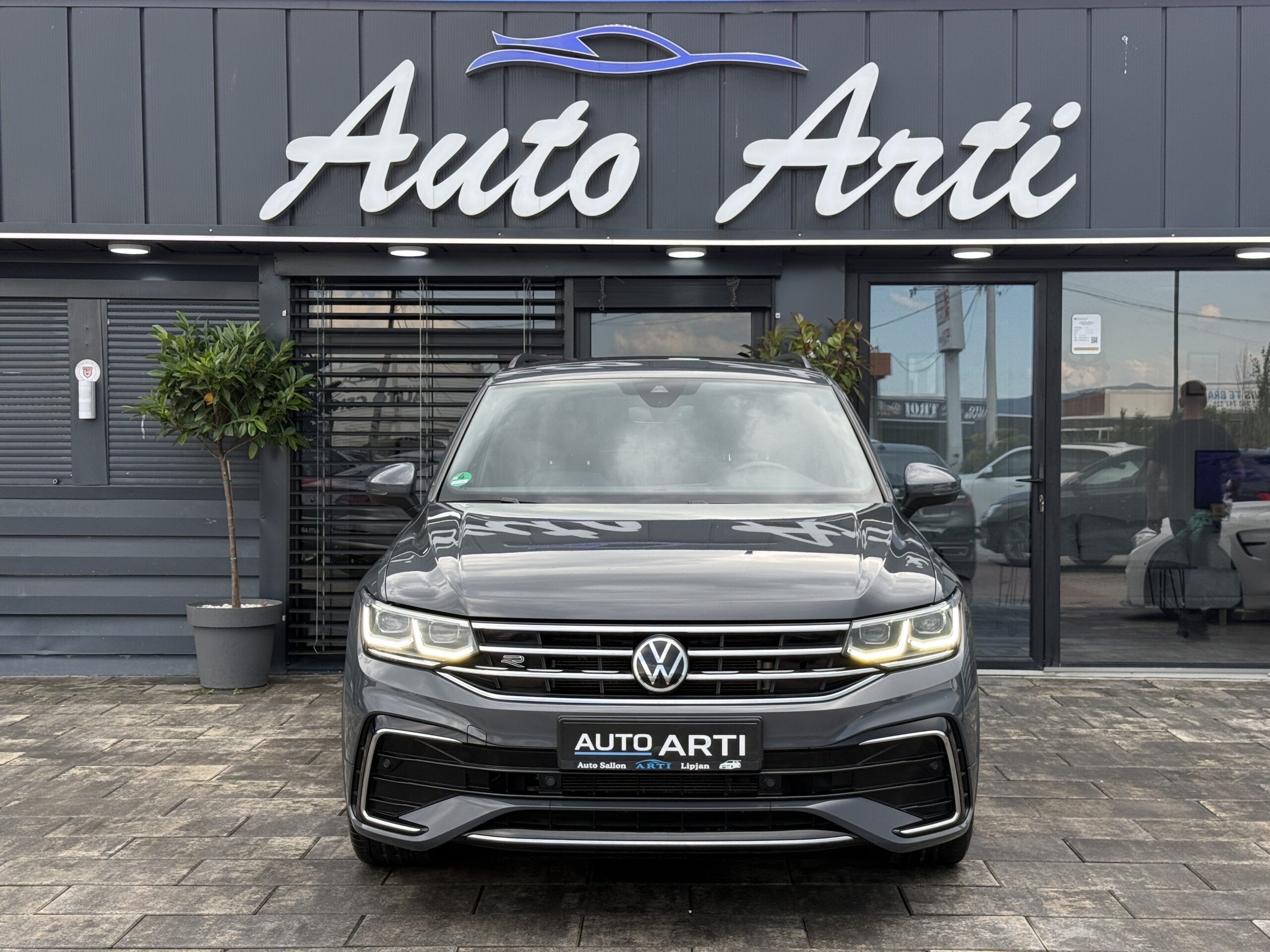 
								Tiguan 2.0tdi full									