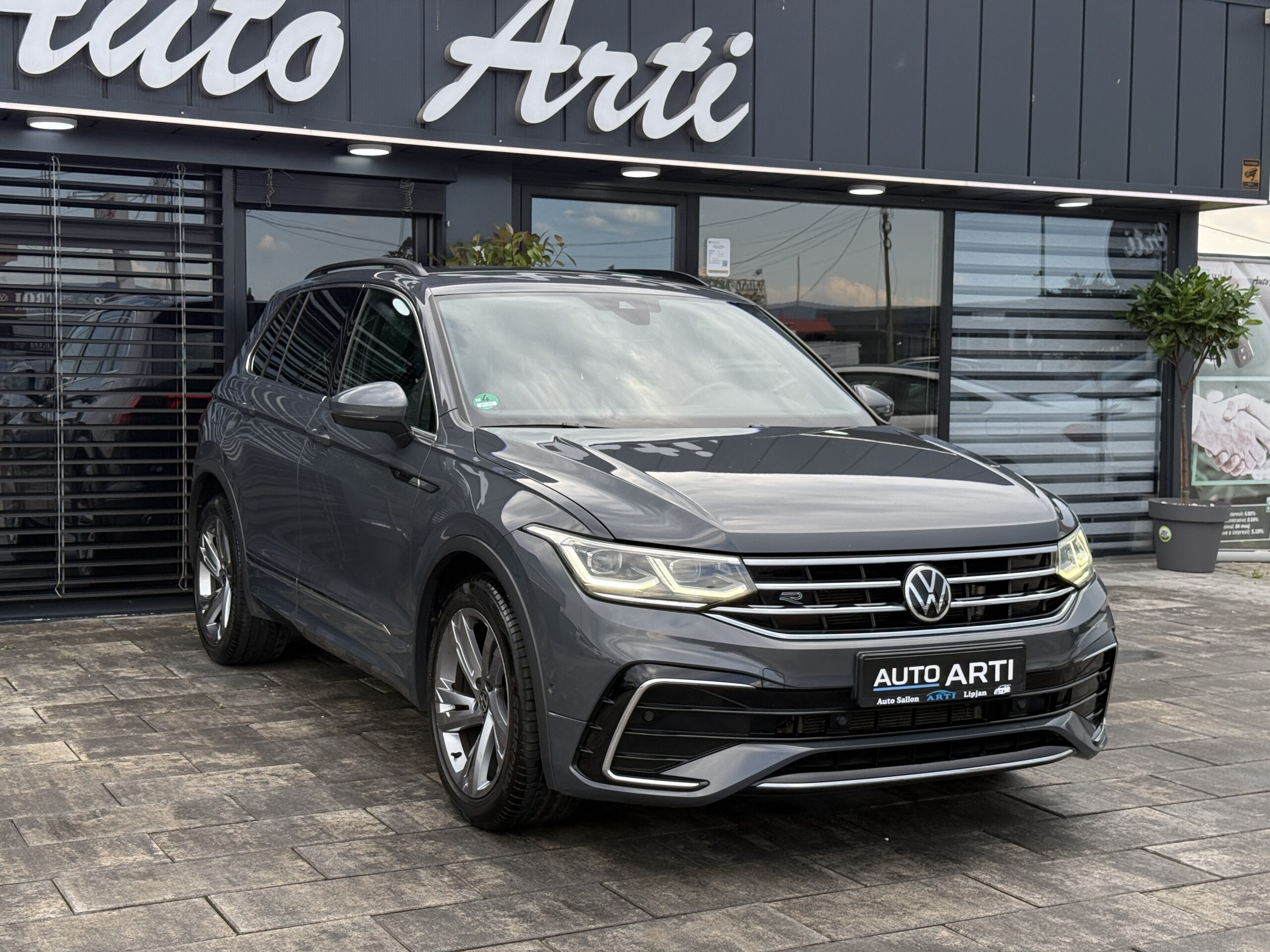 
								Tiguan 2.0tdi full									