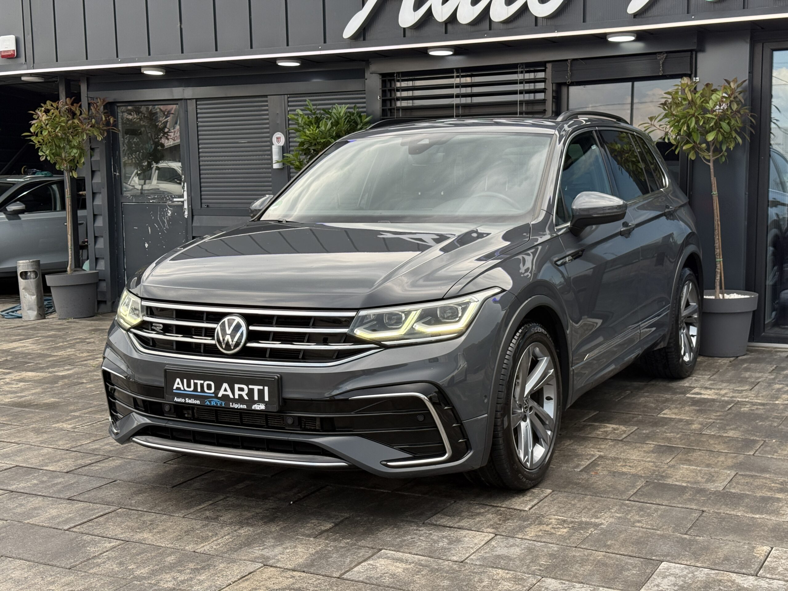 
								Tiguan 2.0tdi full									