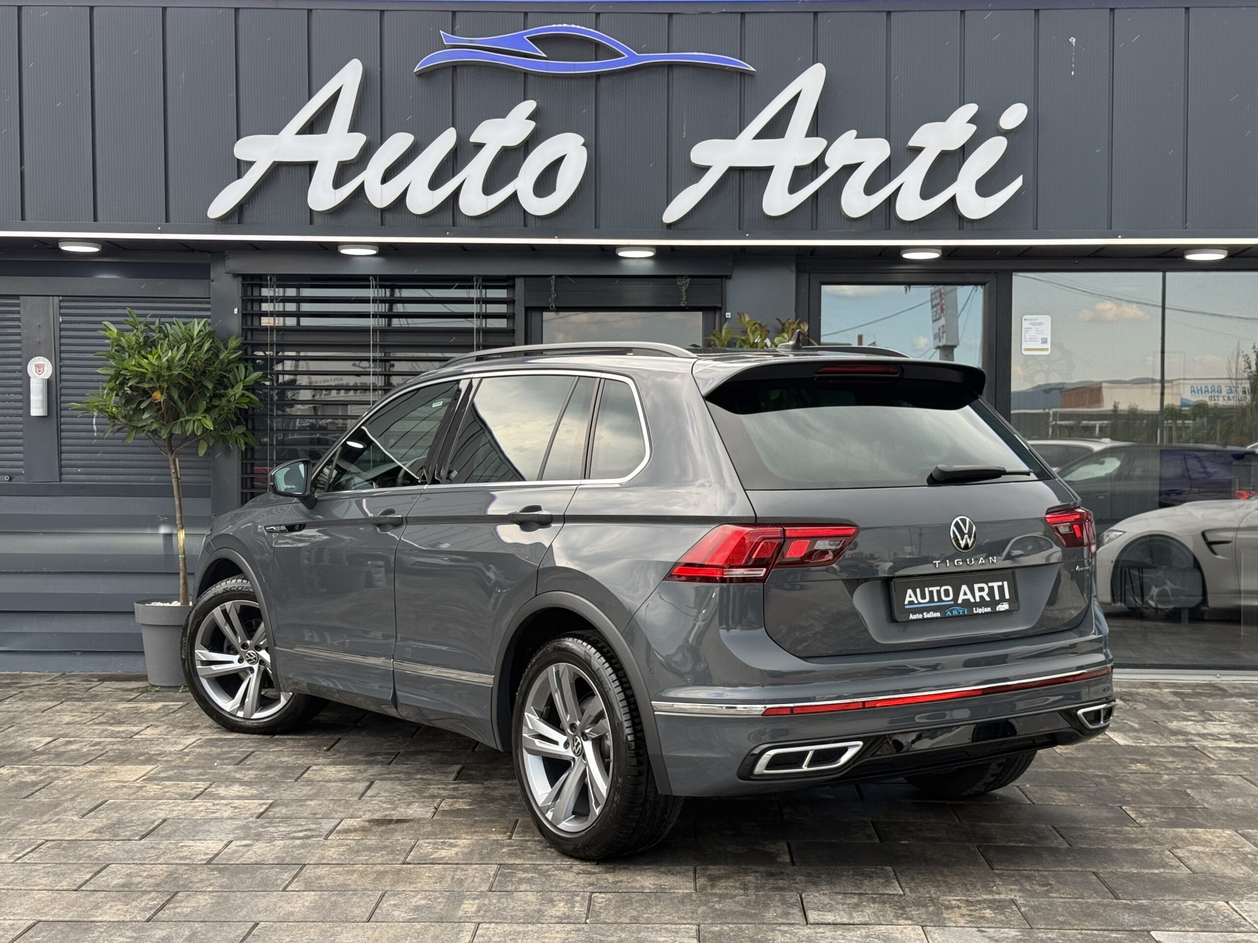 
								Tiguan 2.0tdi full									