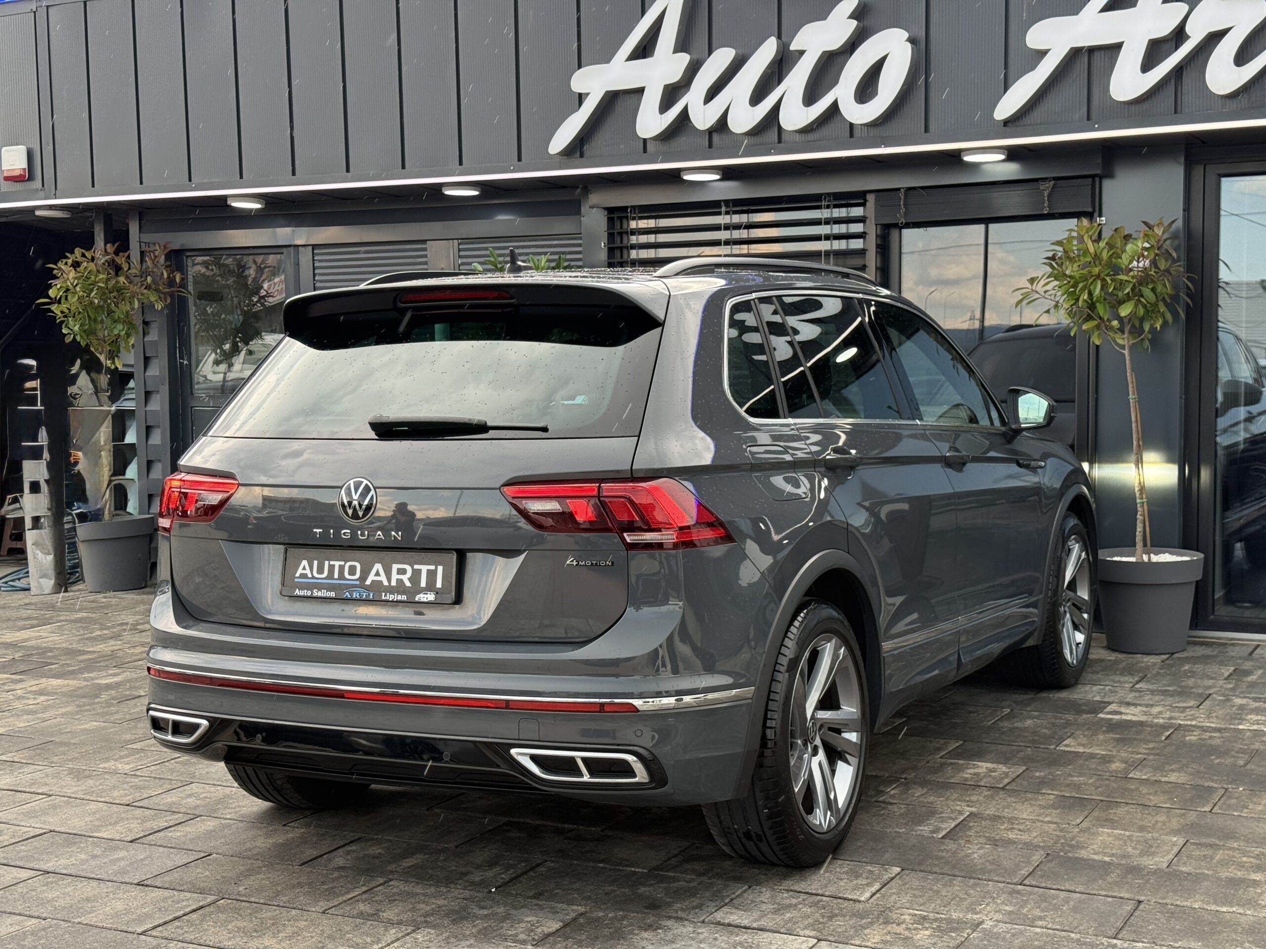 
								Tiguan 2.0tdi full									