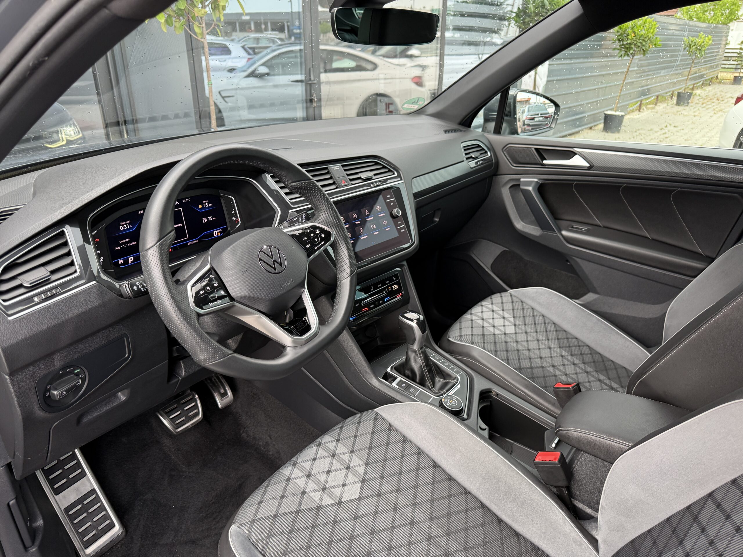 
								Tiguan 2.0tdi full									