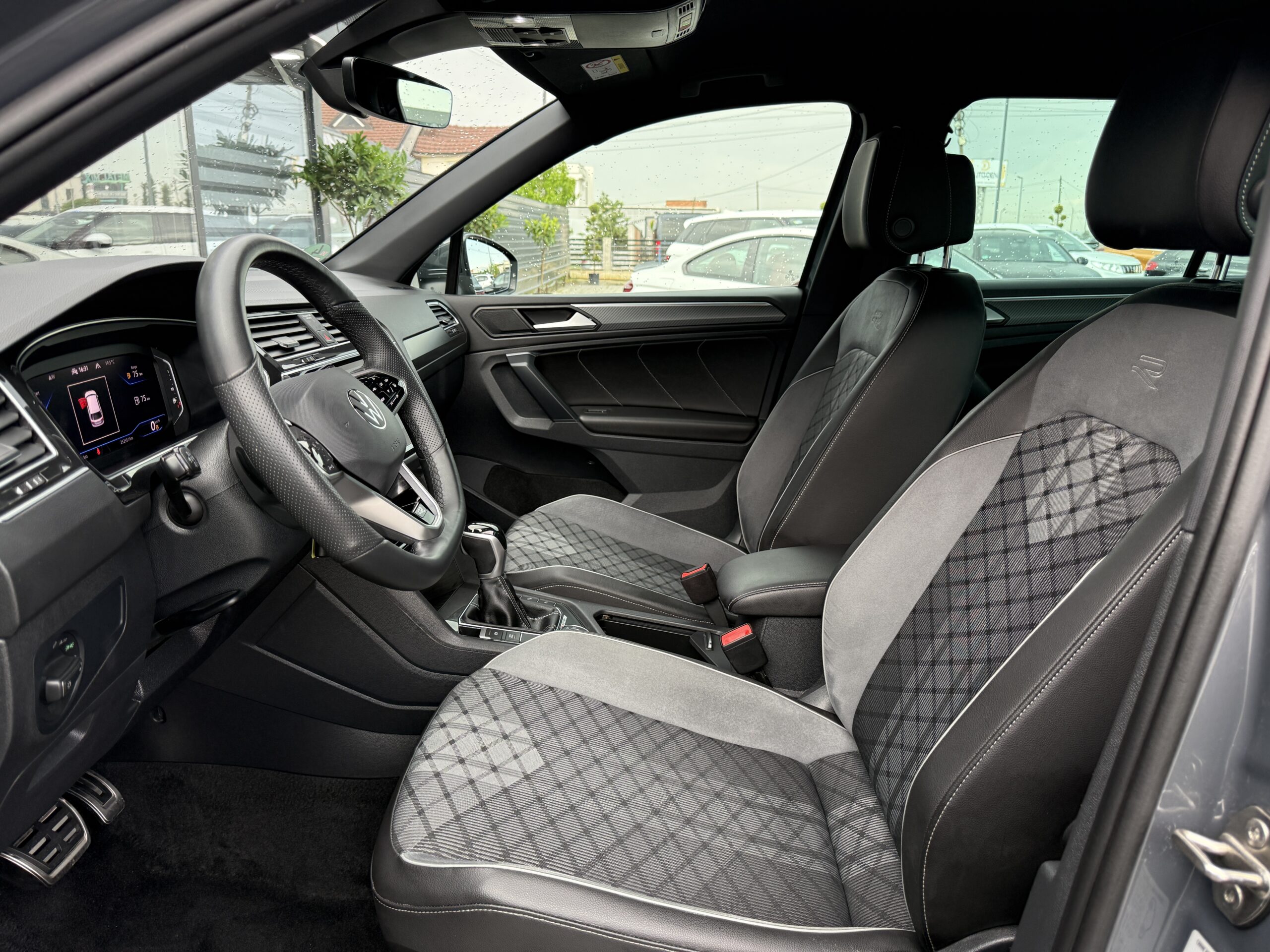 
								Tiguan 2.0tdi full									