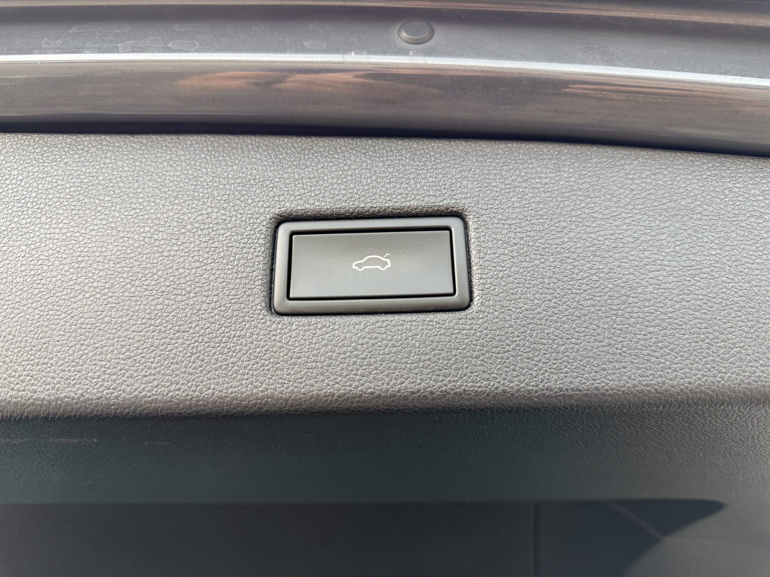 
								Tiguan 2.0tdi full									