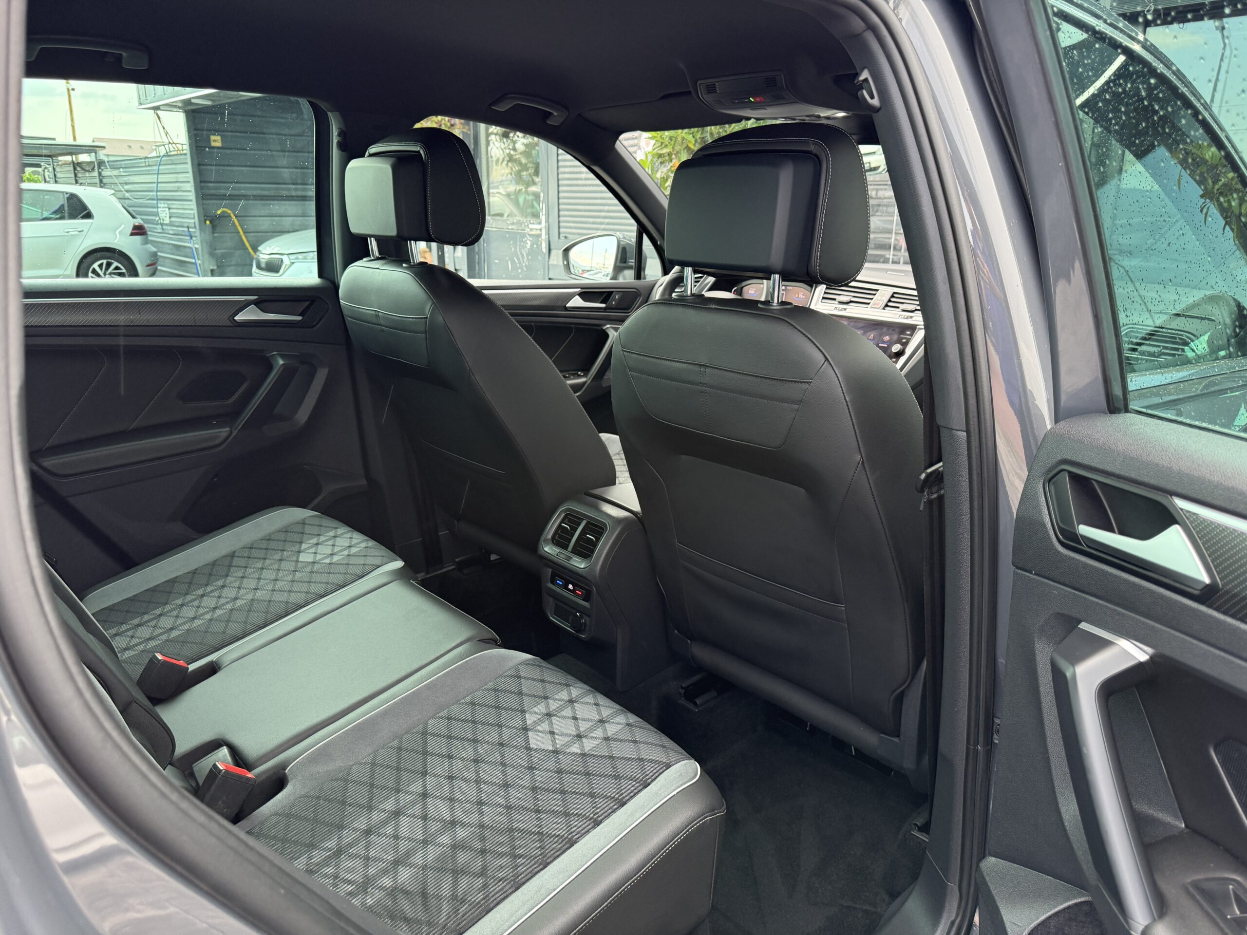 
								Tiguan 2.0tdi full									