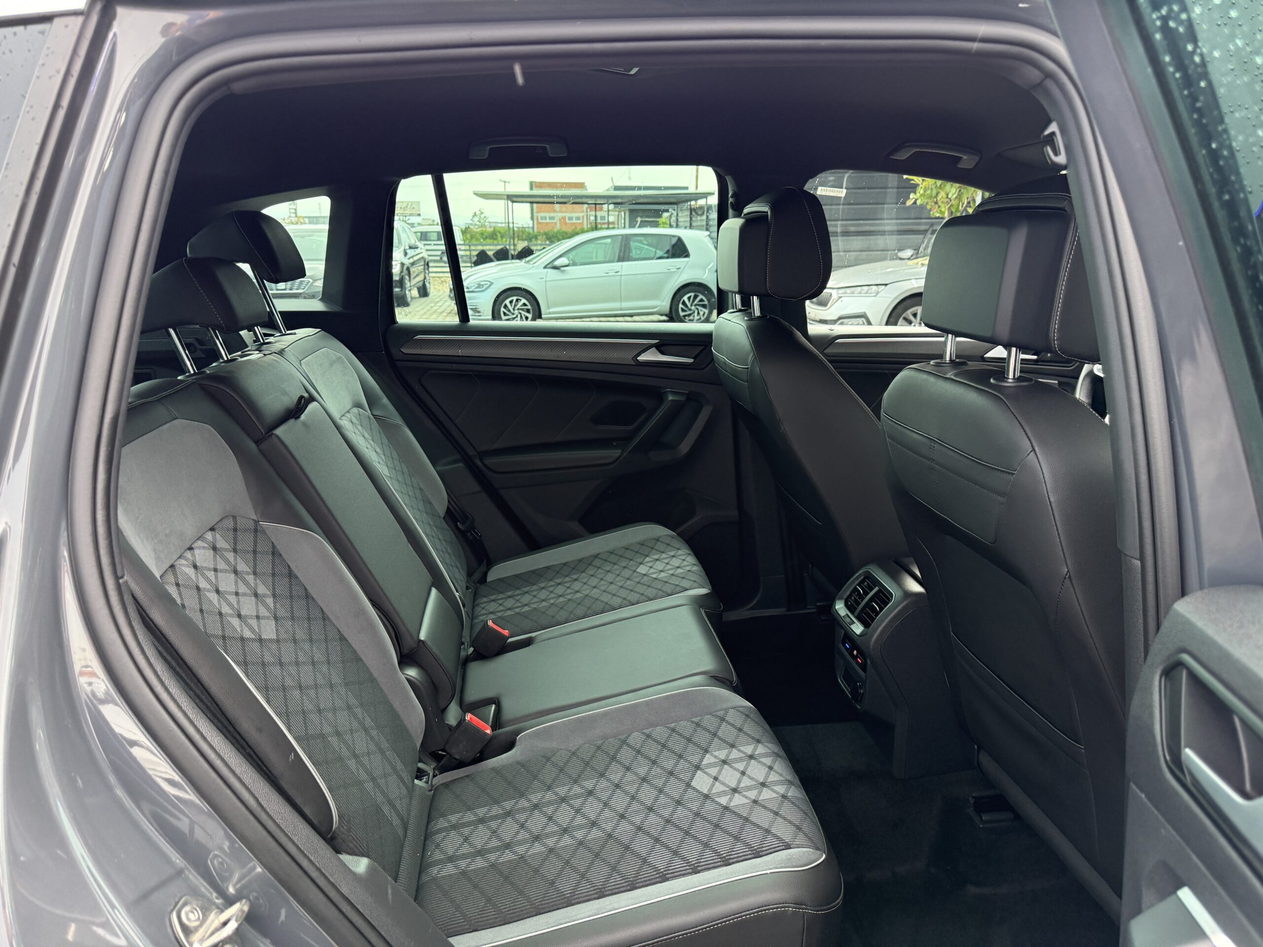 
								Tiguan 2.0tdi full									