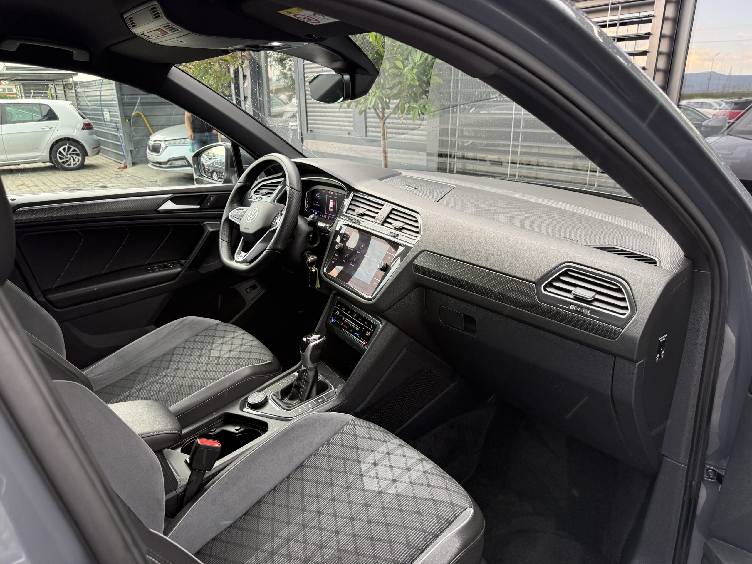 
								Tiguan 2.0tdi full									