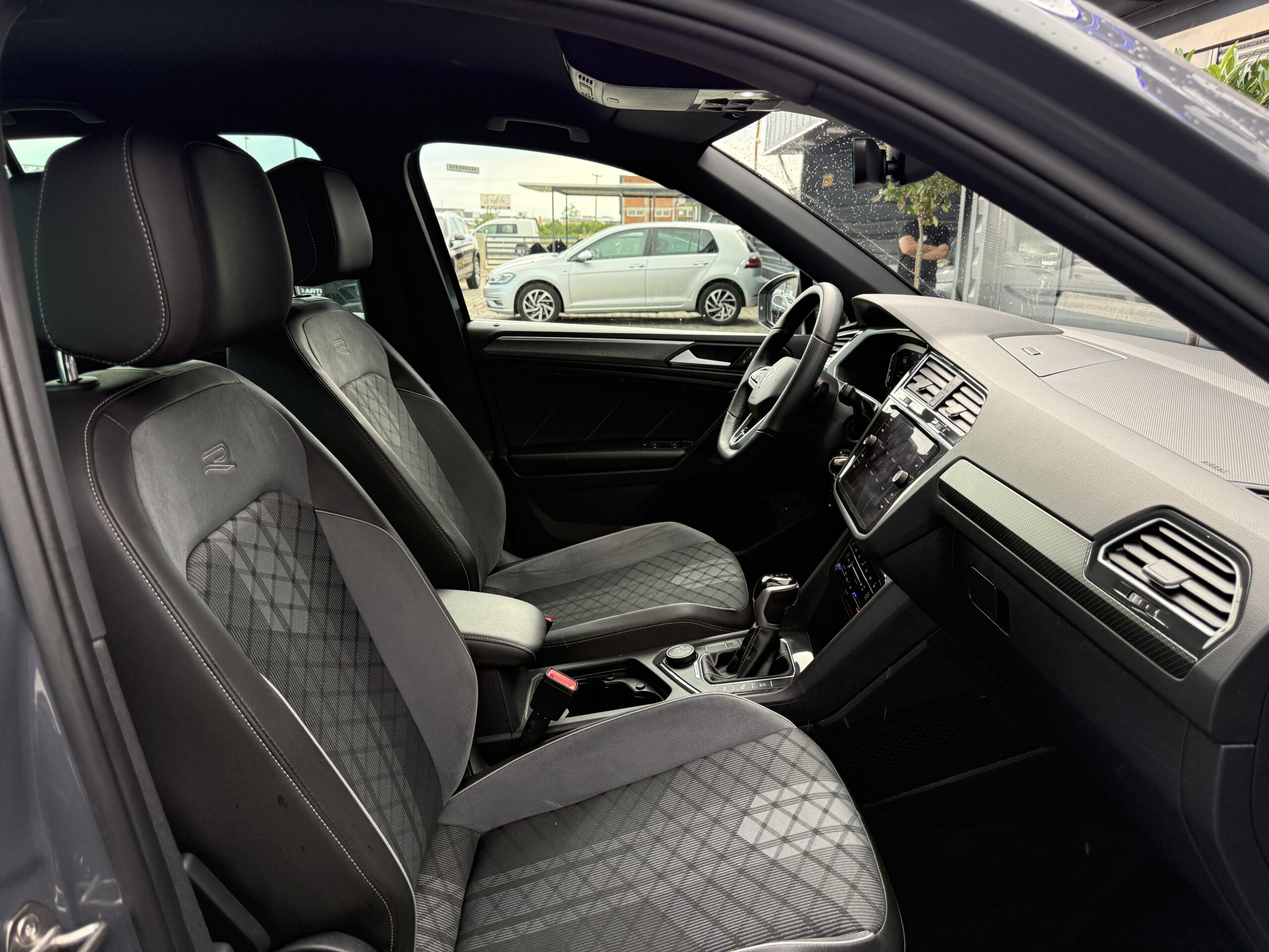 
								Tiguan 2.0tdi full									