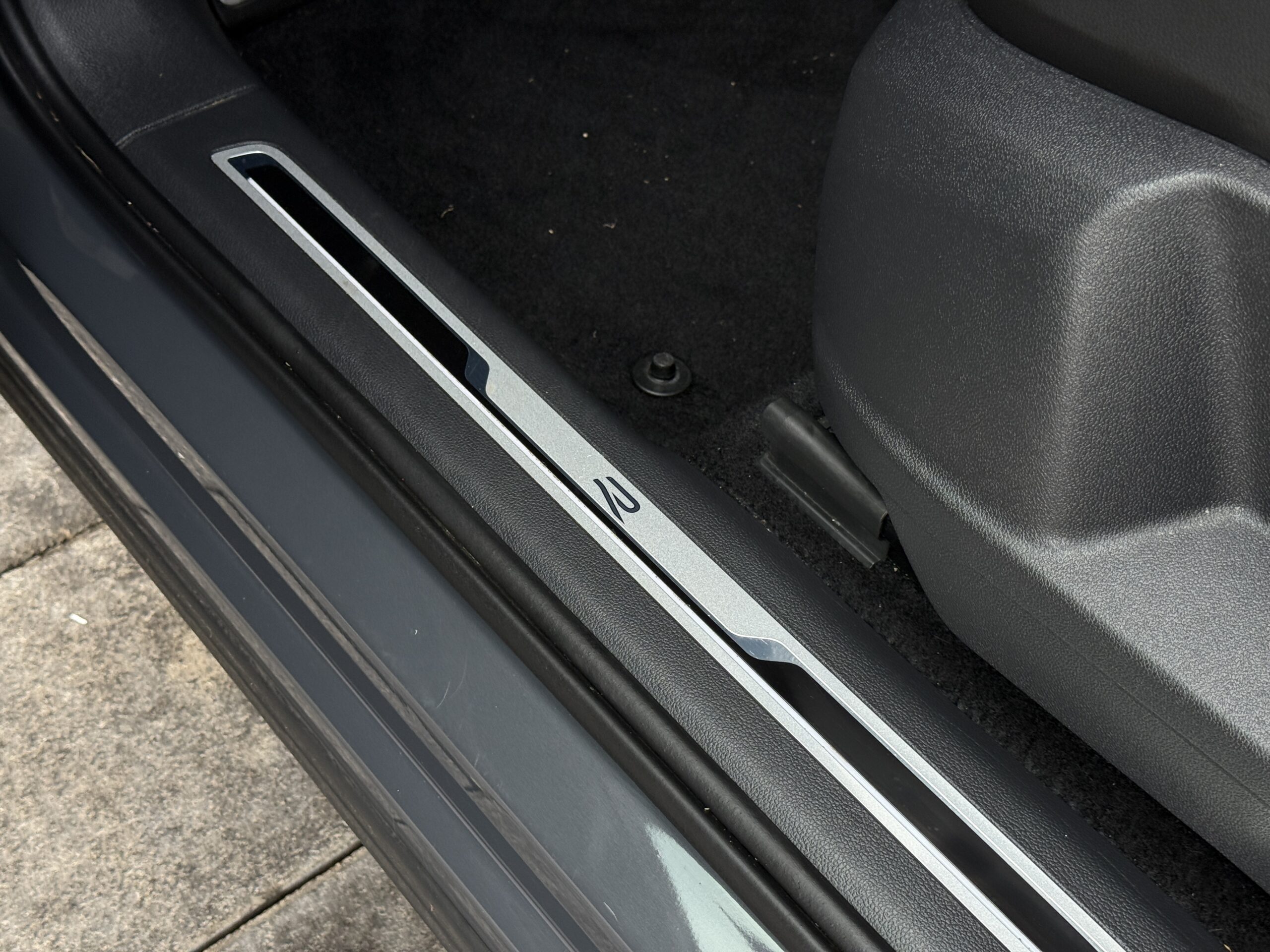 
								Tiguan 2.0tdi full									