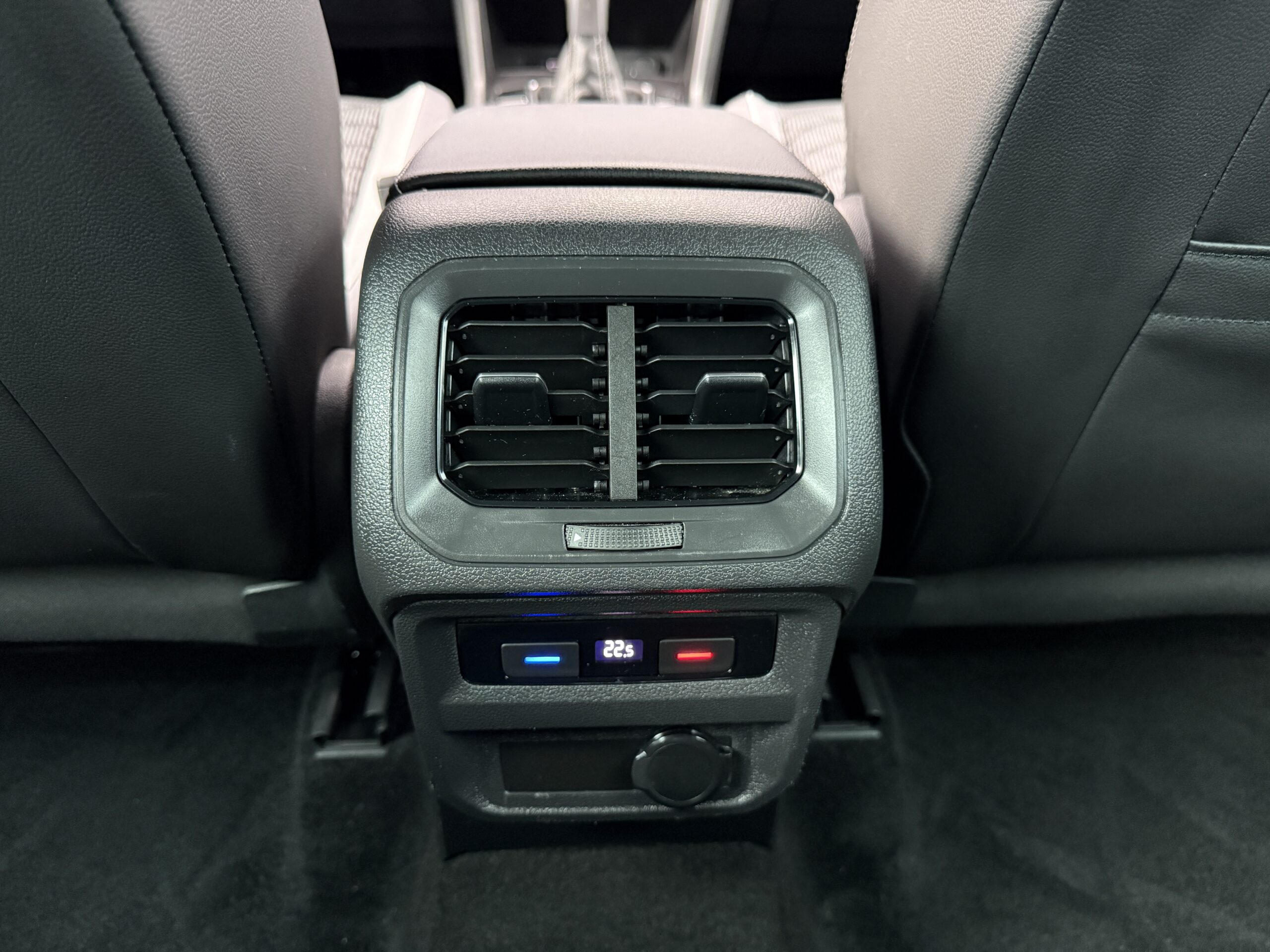 
								Tiguan 2.0tdi full									