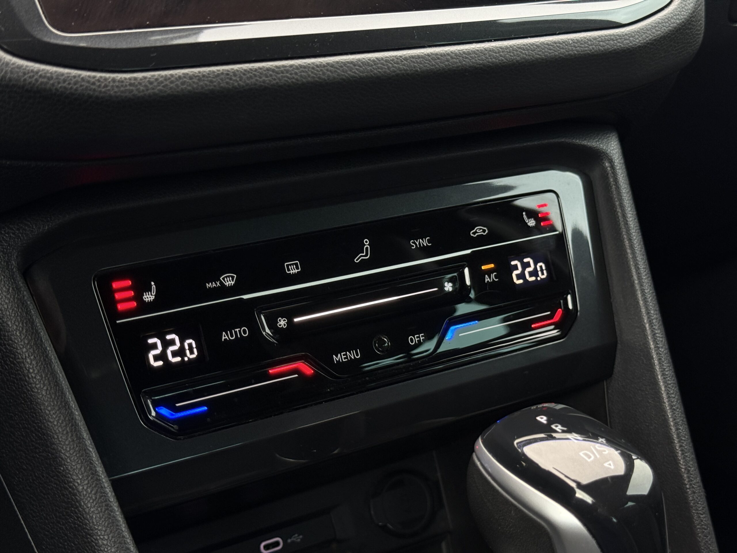 
								Tiguan 2.0tdi full									