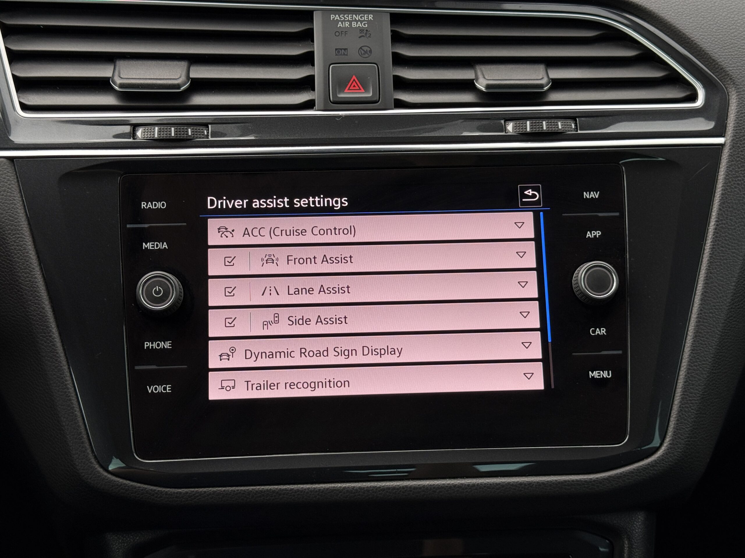 
								Tiguan 2.0tdi full									