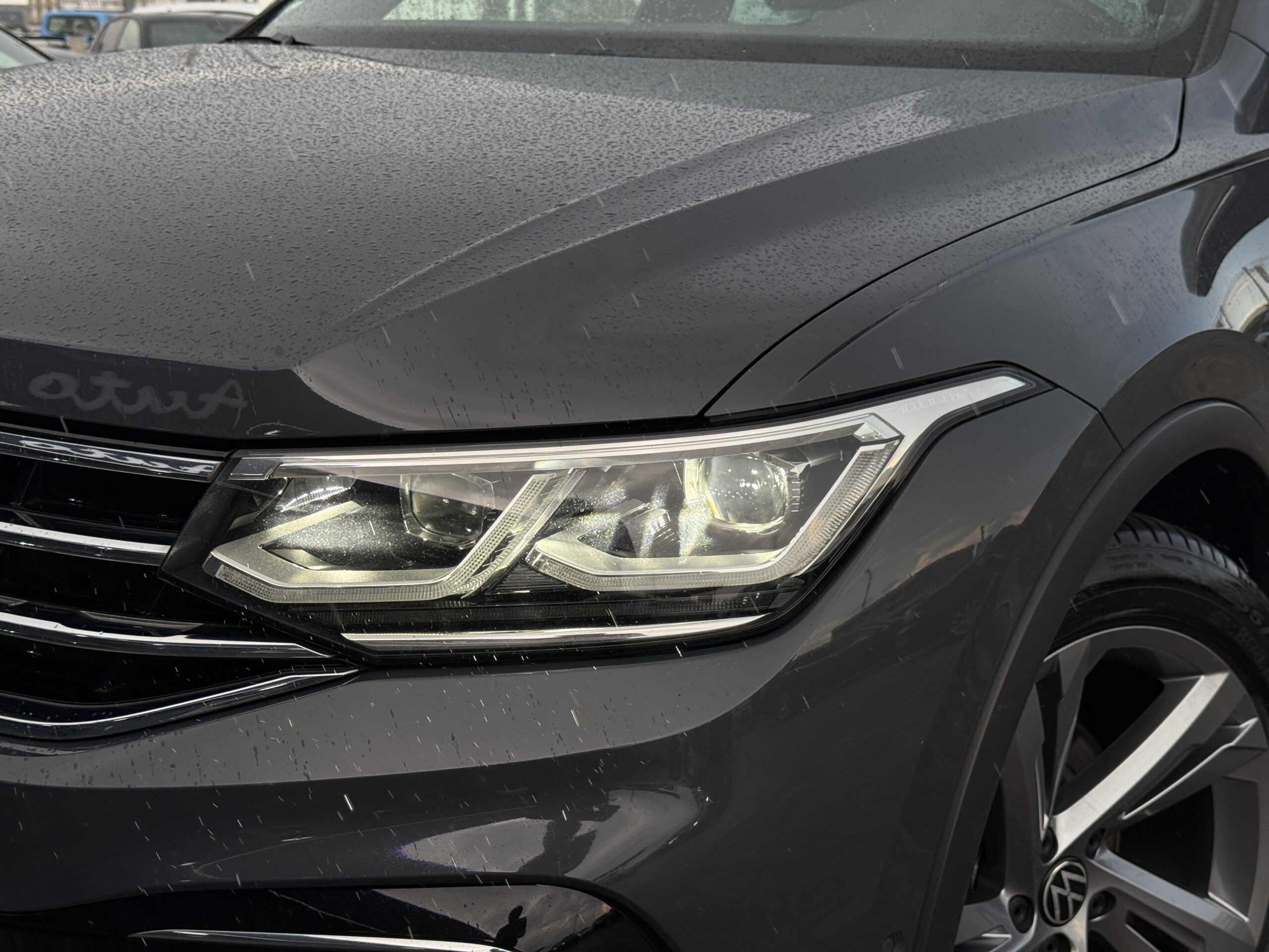 
								Tiguan 2.0tdi full									