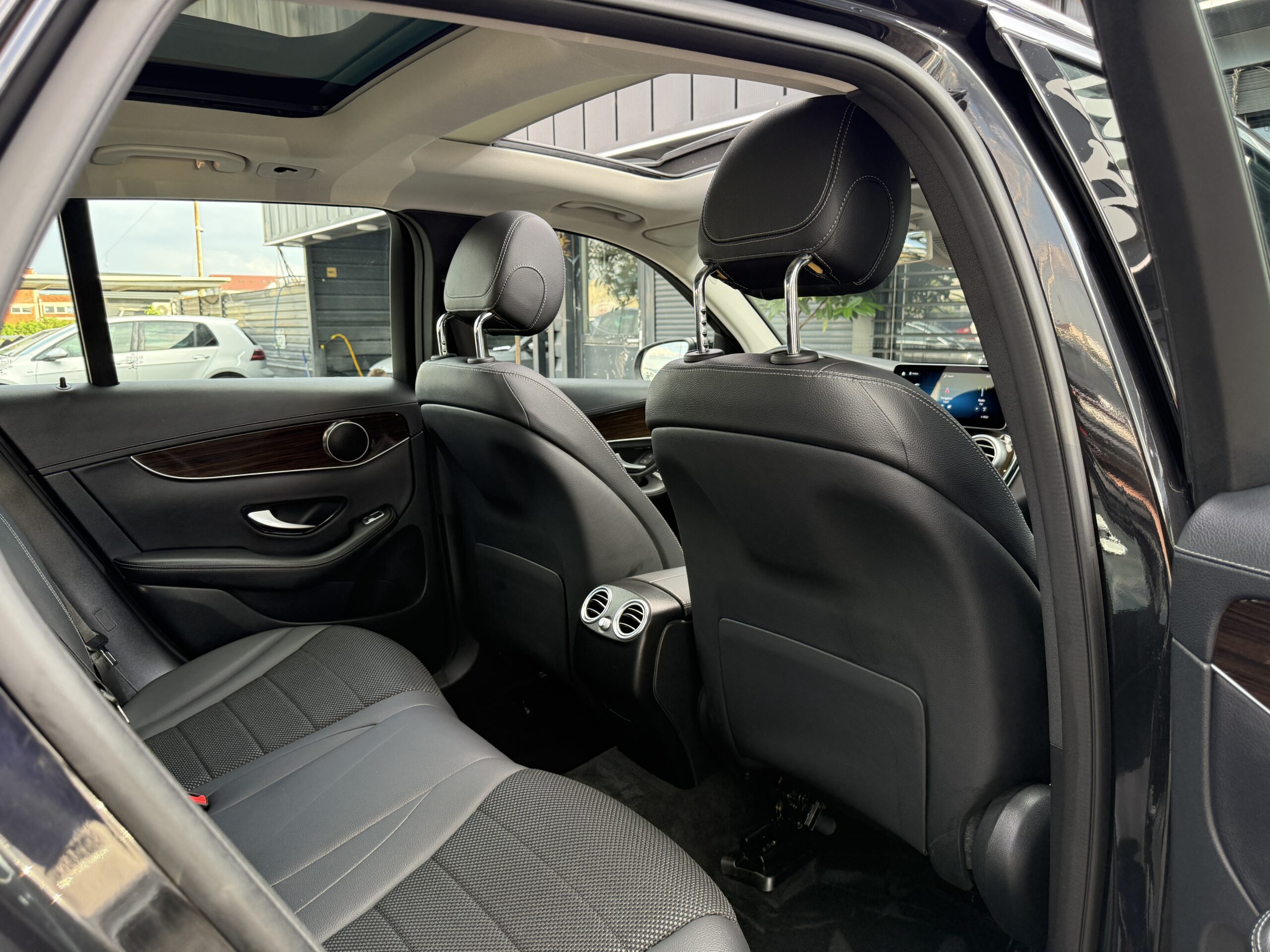 
								Mercedes-Benz GLC 220d full									