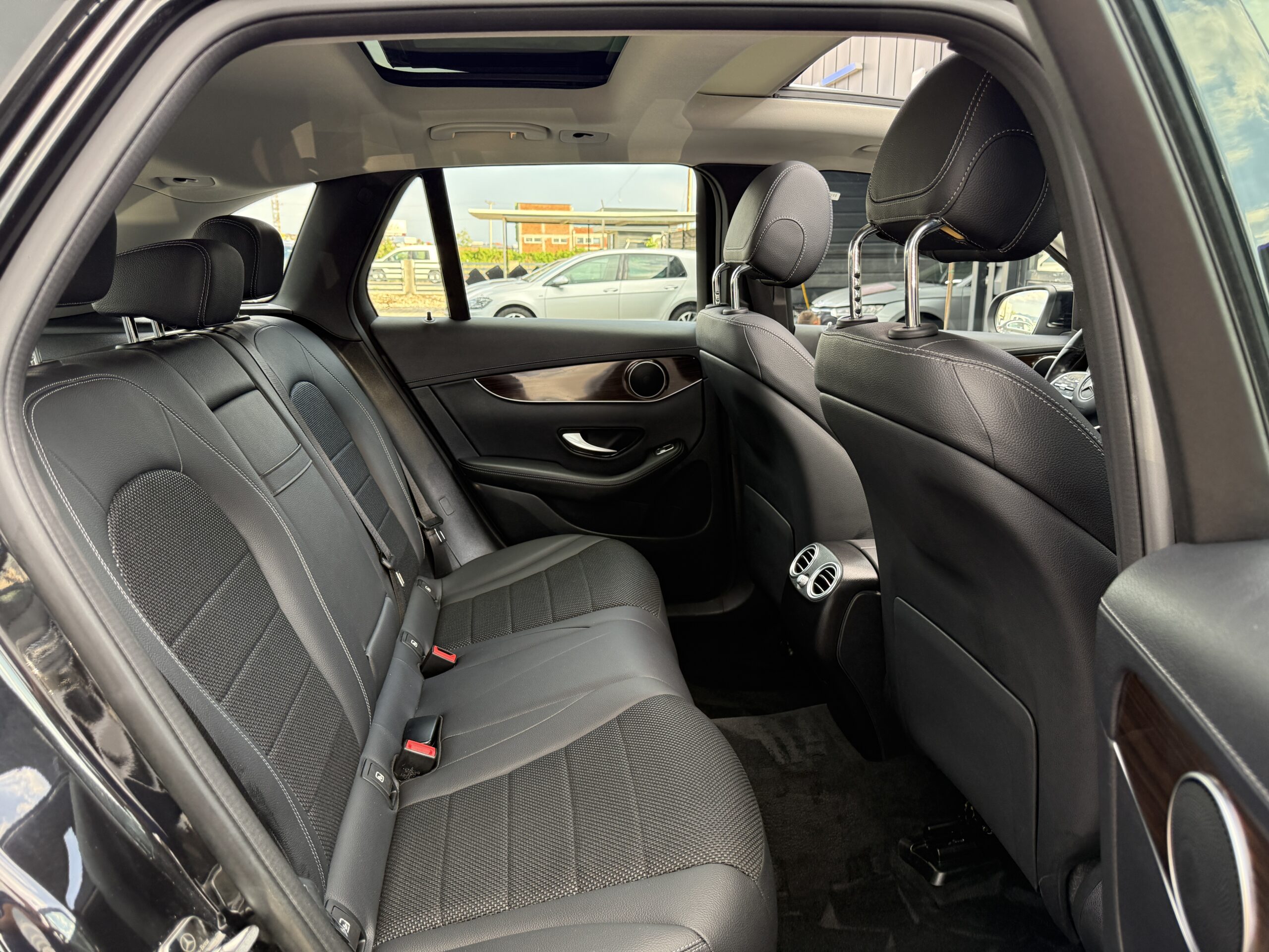 
								Mercedes-Benz GLC 220d full									