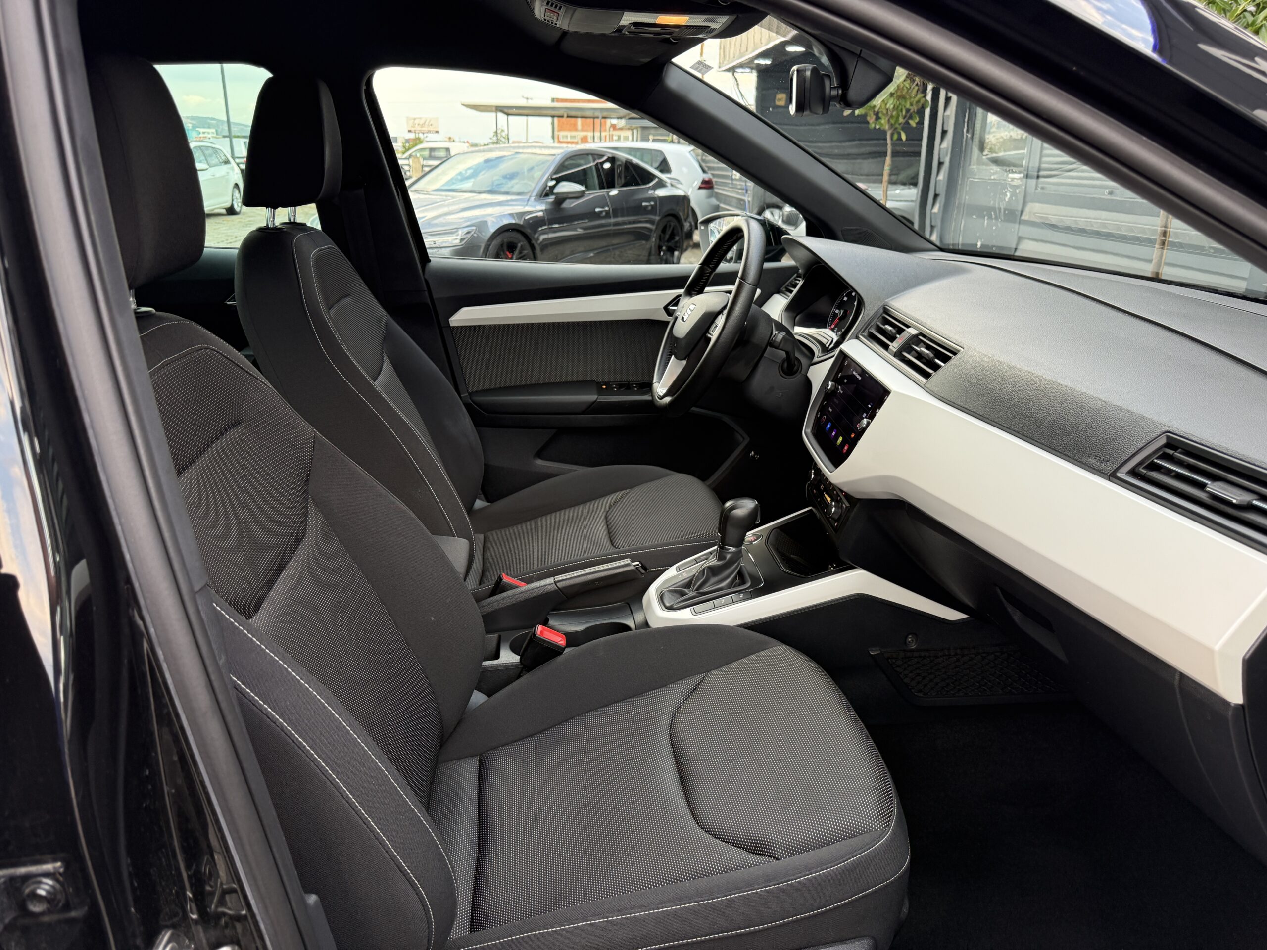
								Seat Arona 1.6TDI full									