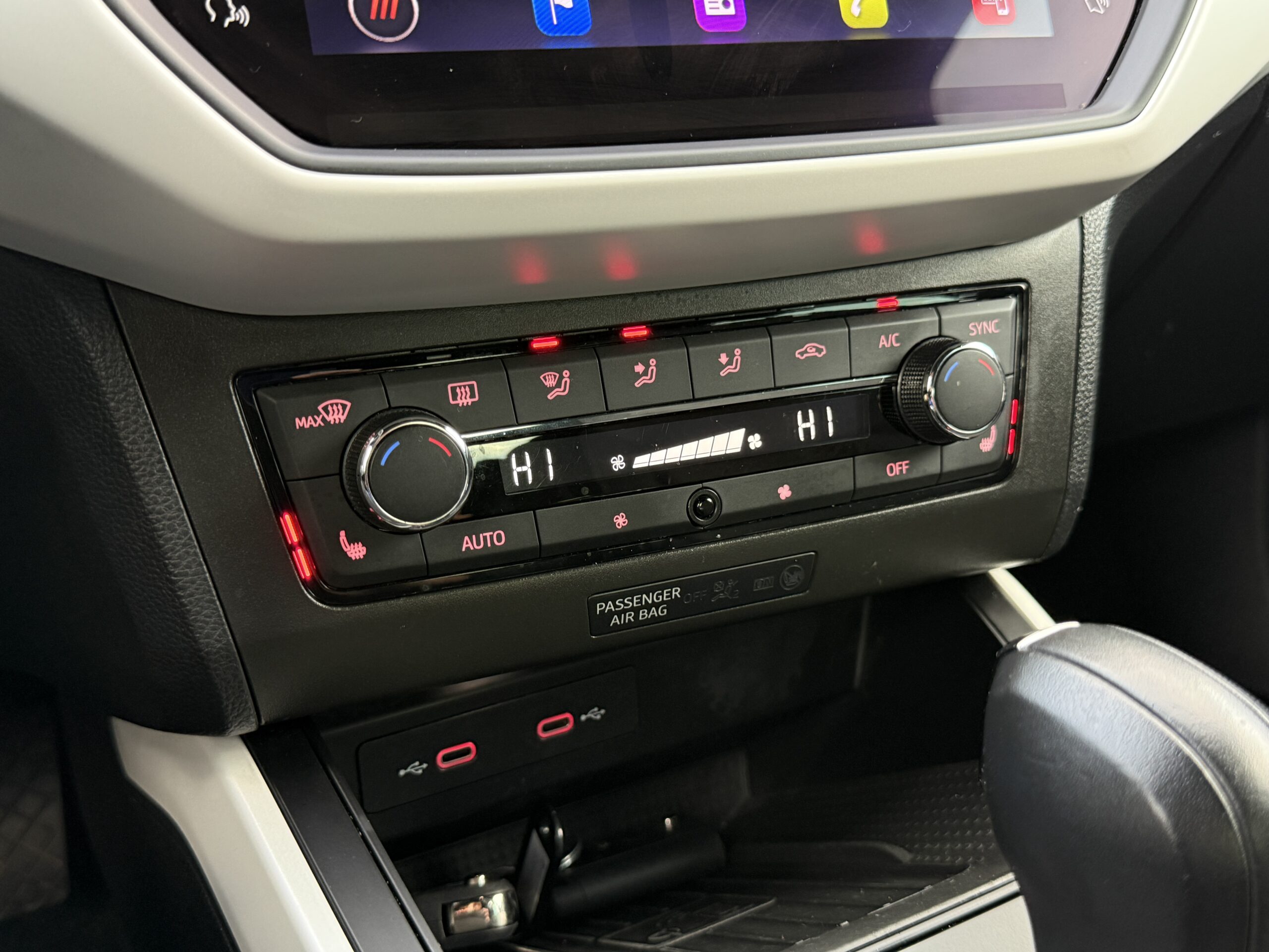 
								Seat Arona 1.6TDI full									