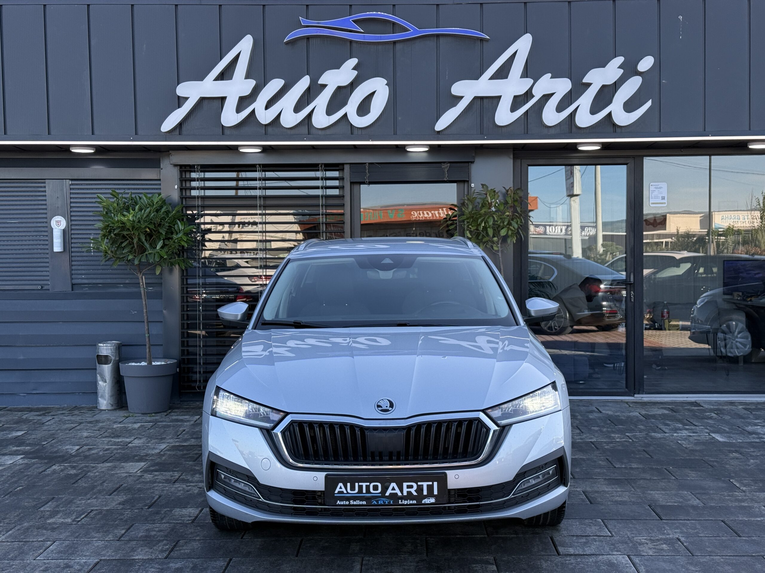 
								Skoda Octavia 2.0tdi full									