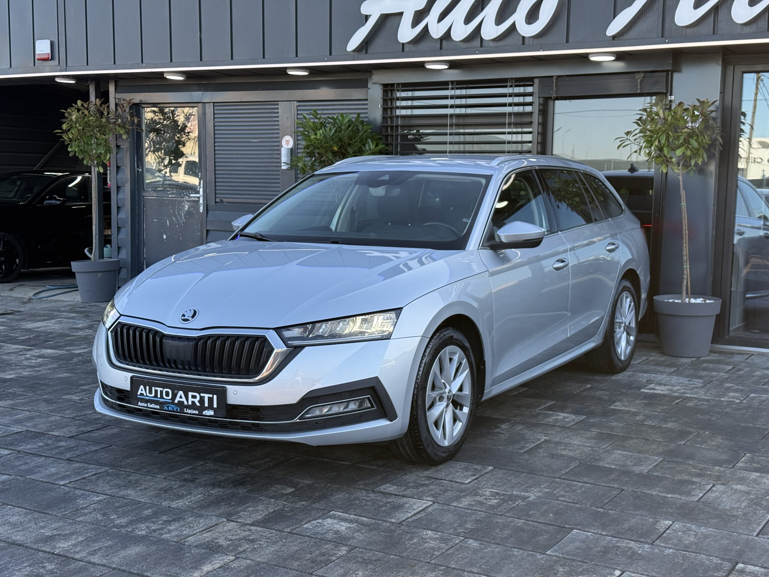 
								Skoda Octavia 2.0tdi full									