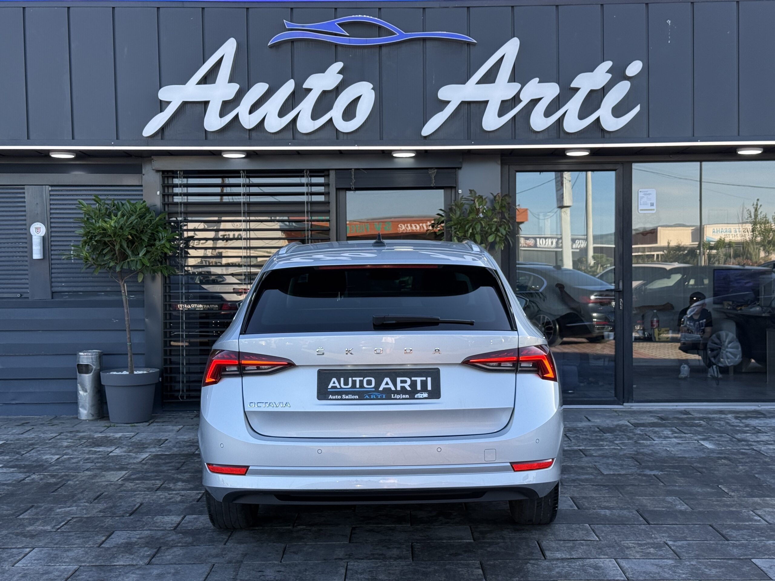 
								Skoda Octavia 2.0tdi full									